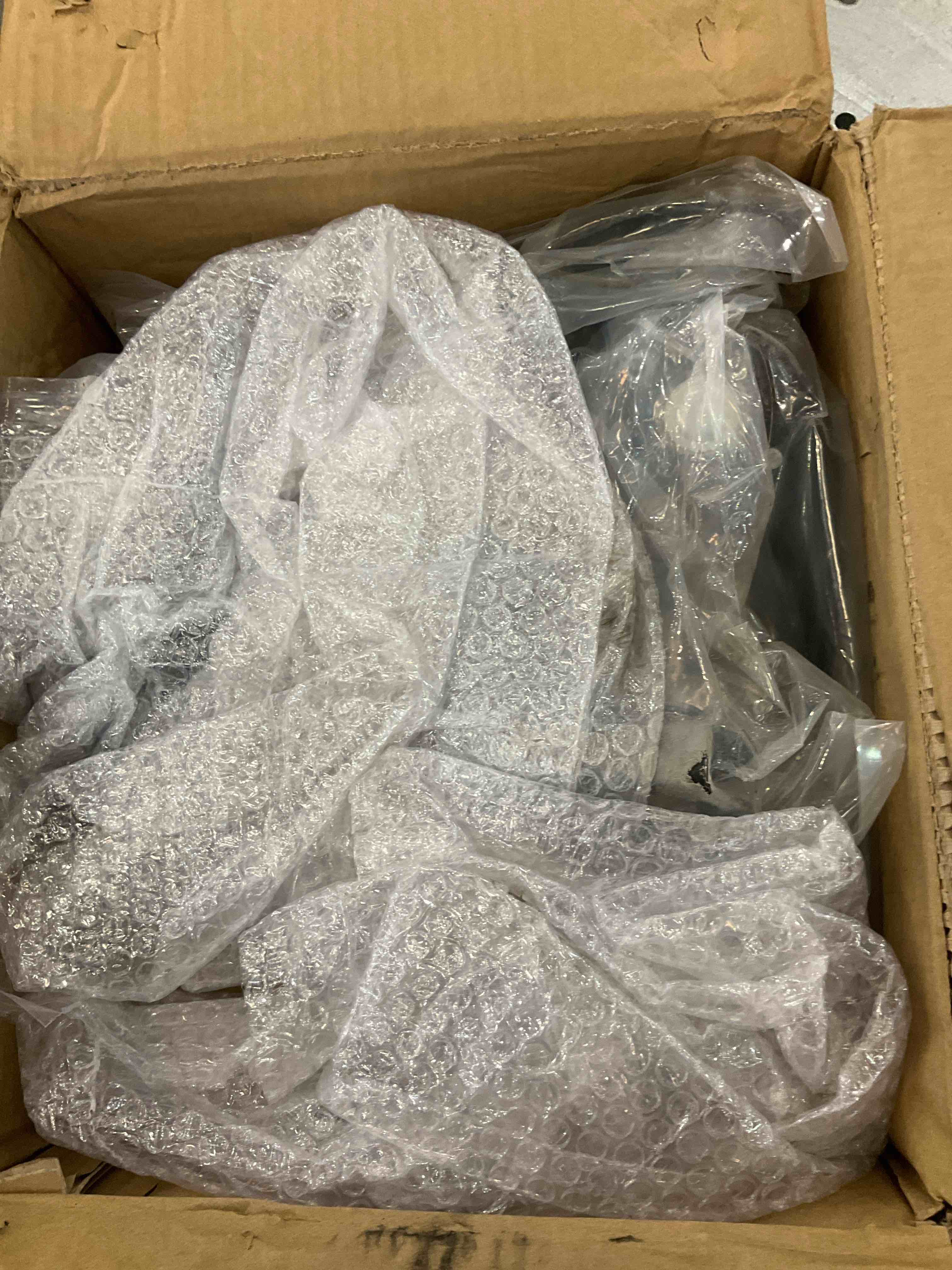 https://s3.amazonaws.com/lotting-images-prod/BargainHunt/EXS01355881_1711047683607.jpeg