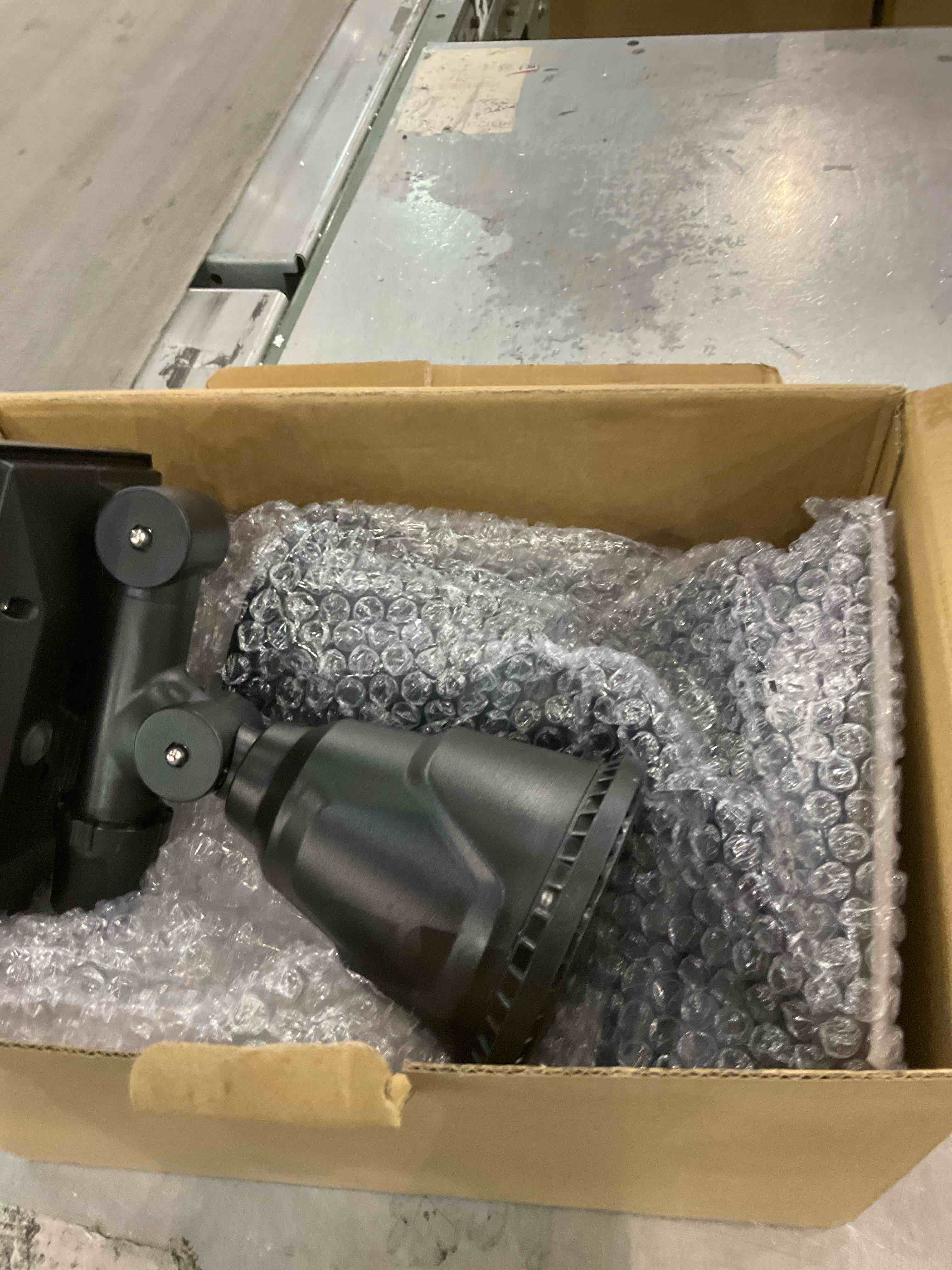 https://s3.amazonaws.com/lotting-images-prod/BargainHunt/EXS01356010_1711629291810.jpeg