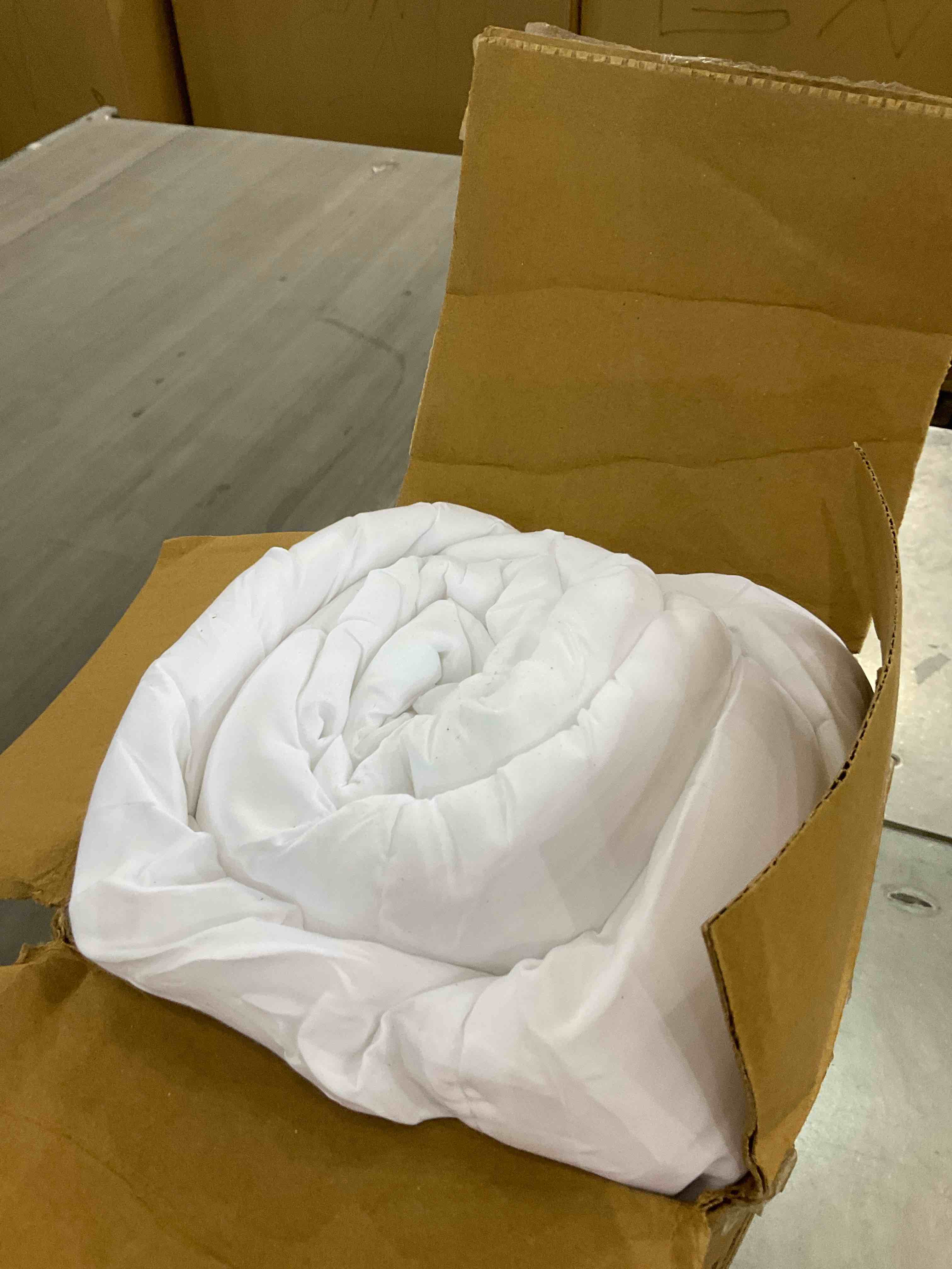 https://s3.amazonaws.com/lotting-images-prod/BargainHunt/EXS01356025_1711632707994.jpeg