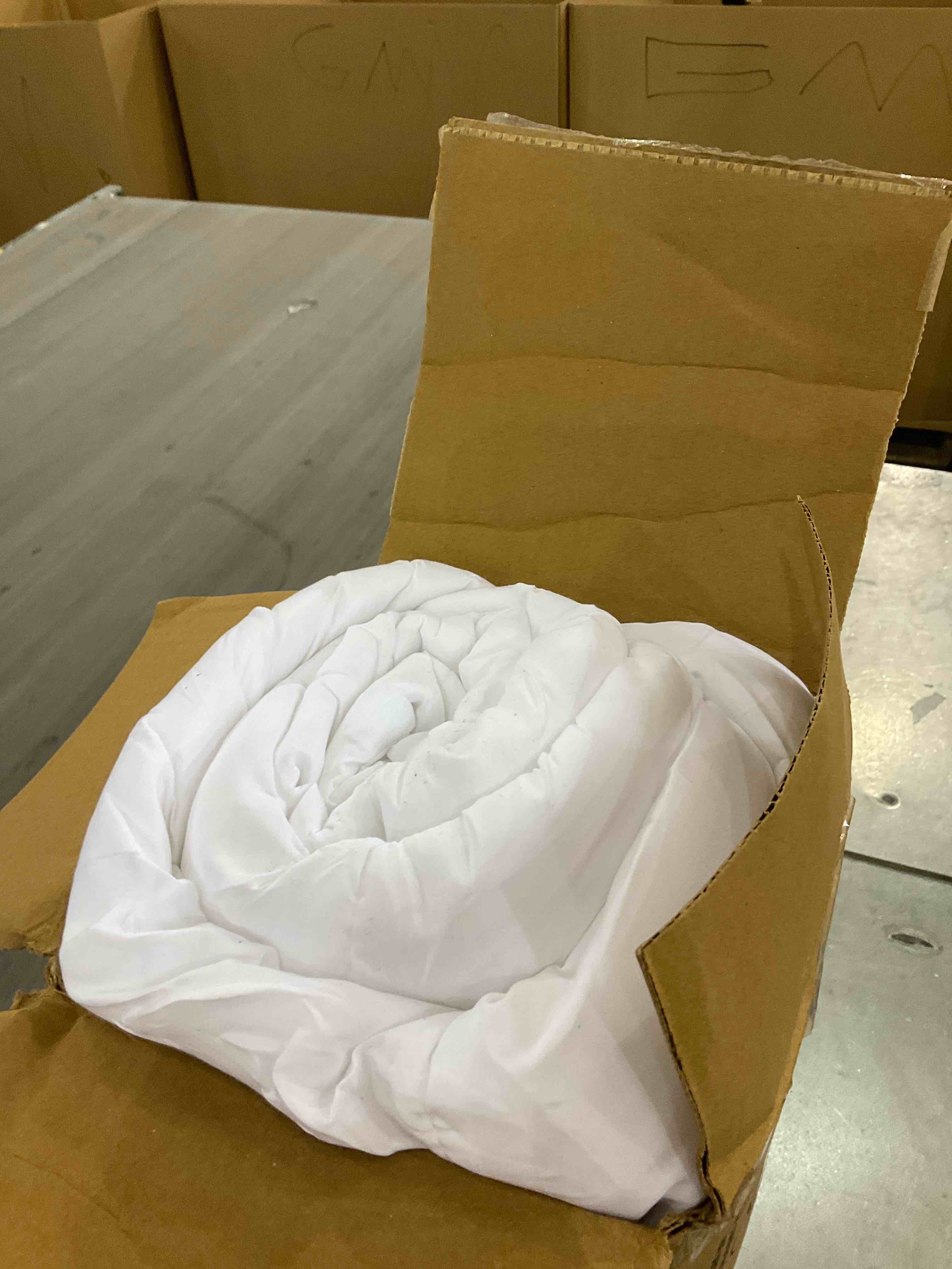 https://s3.amazonaws.com/lotting-images-prod/BargainHunt/EXS01356025_1711632709134.jpeg