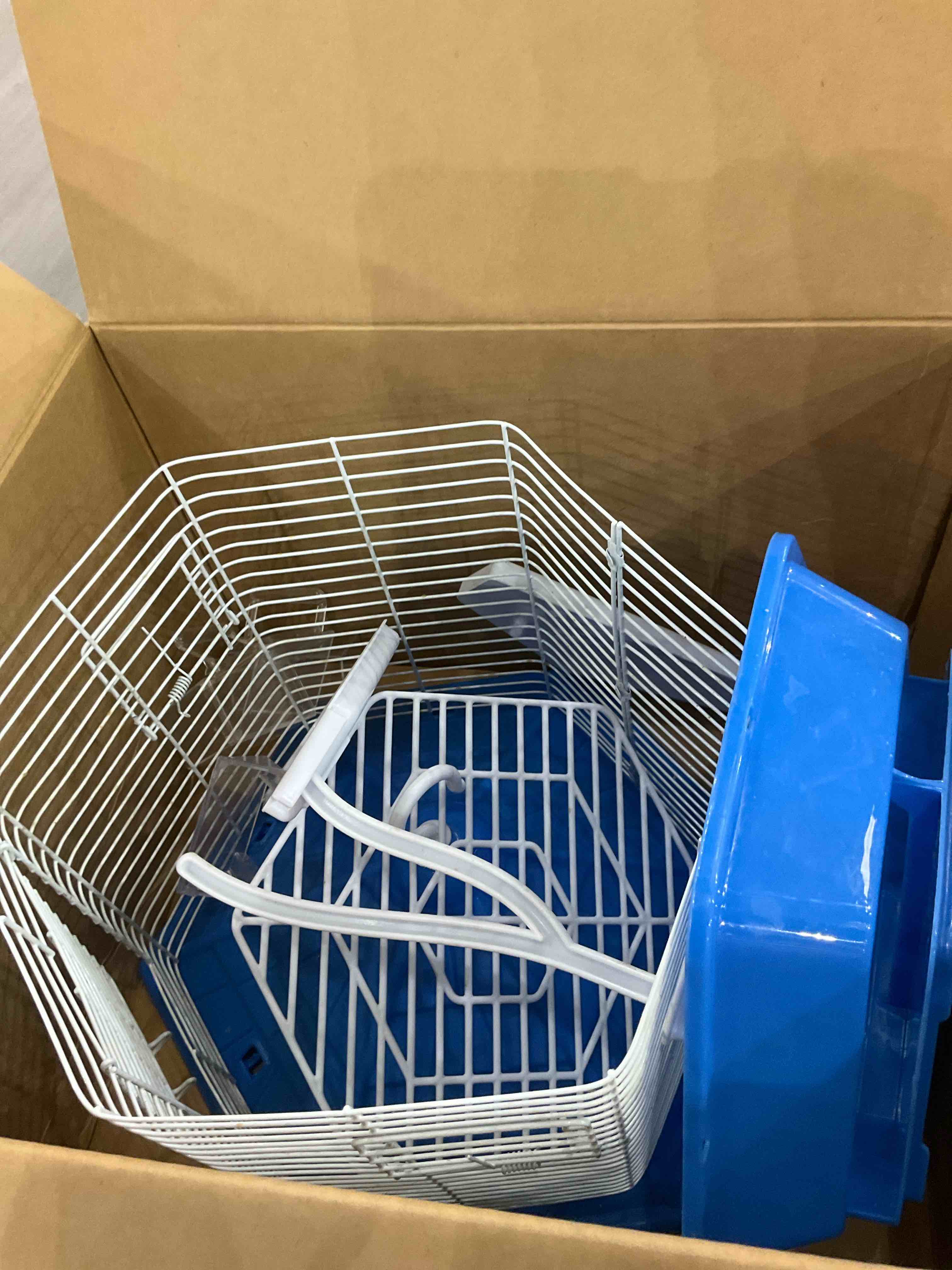 https://s3.amazonaws.com/lotting-images-prod/BargainHunt/EXS01356219_1711716307771.jpeg