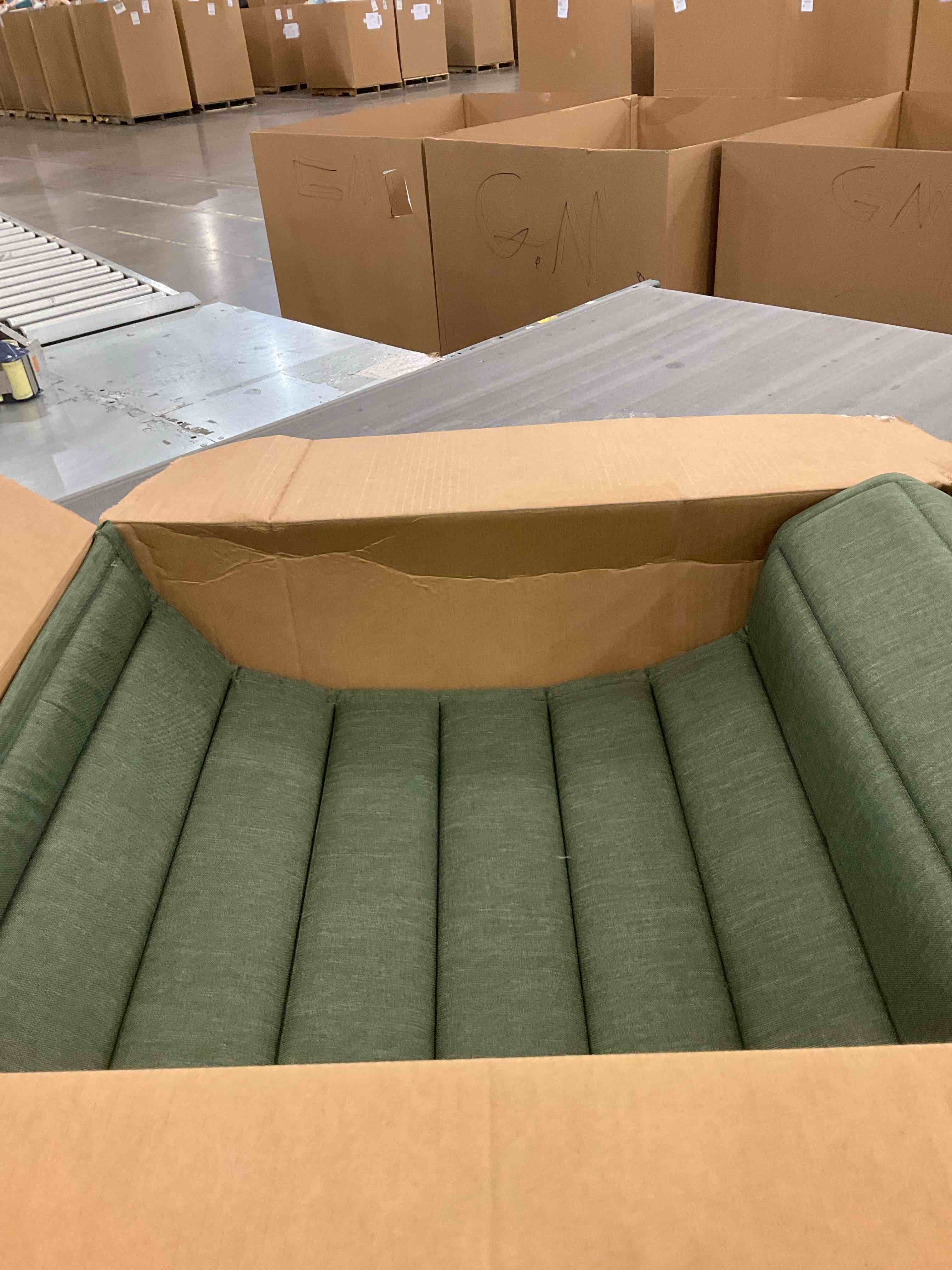 https://s3.amazonaws.com/lotting-images-prod/BargainHunt/EXS01356288_1711731186177.jpeg