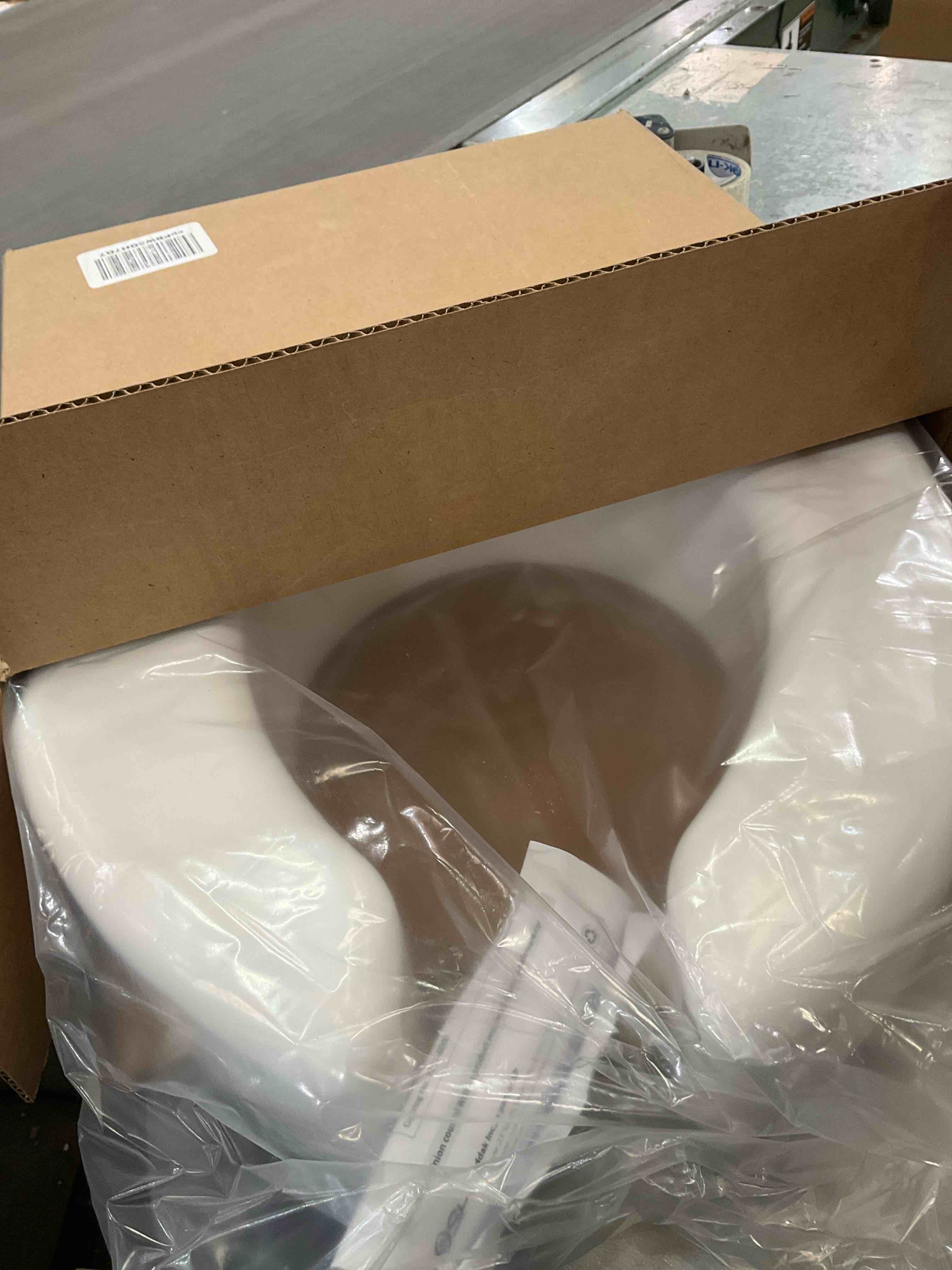 https://s3.amazonaws.com/lotting-images-prod/BargainHunt/EXS01356290_1711731697578.jpeg