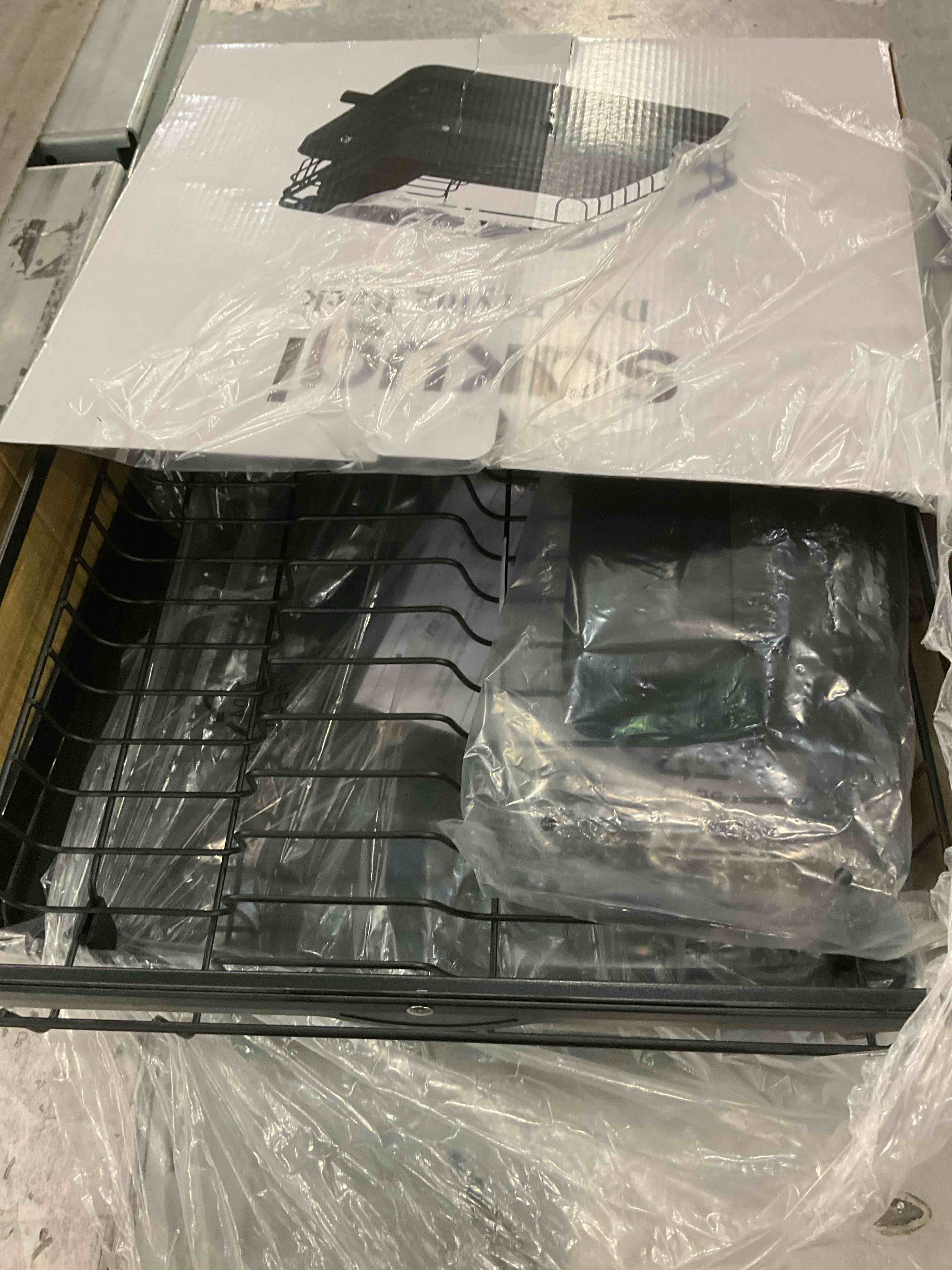 https://s3.amazonaws.com/lotting-images-prod/BargainHunt/EXS01356368_1711972516854.jpeg