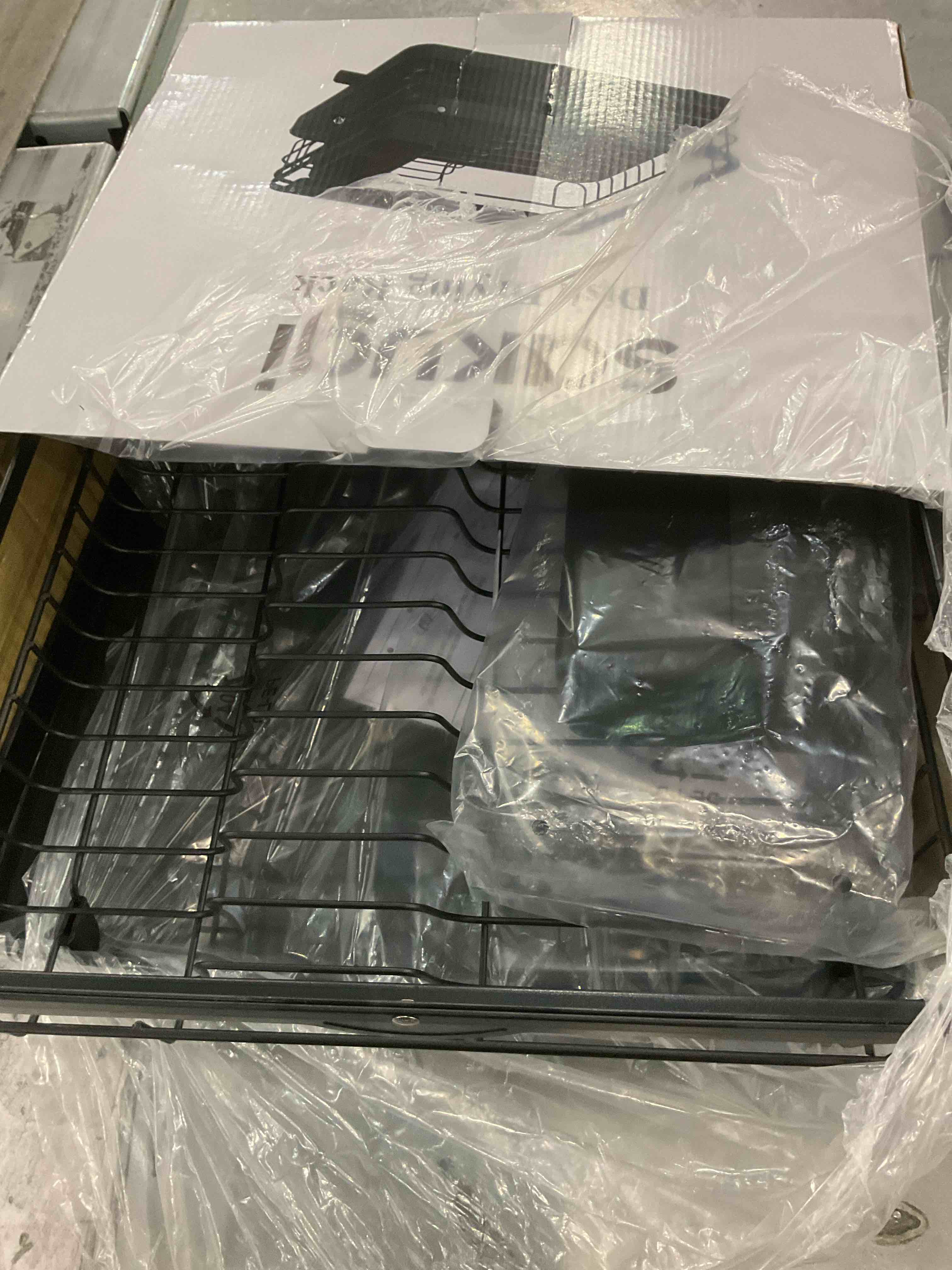 https://s3.amazonaws.com/lotting-images-prod/BargainHunt/EXS01356368_1711972517674.jpeg