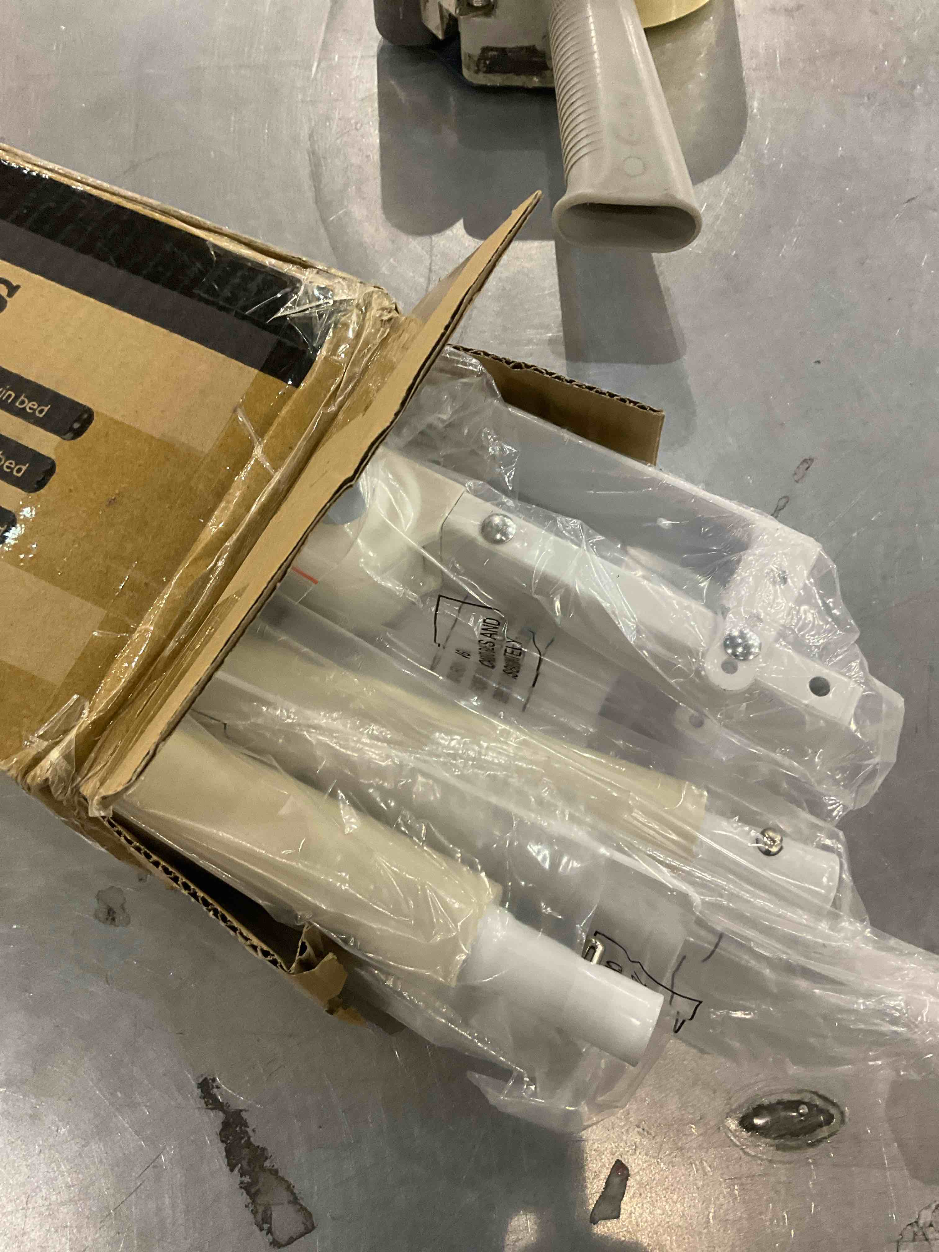 https://s3.amazonaws.com/lotting-images-prod/BargainHunt/EXS01356369_1711972596021.jpeg