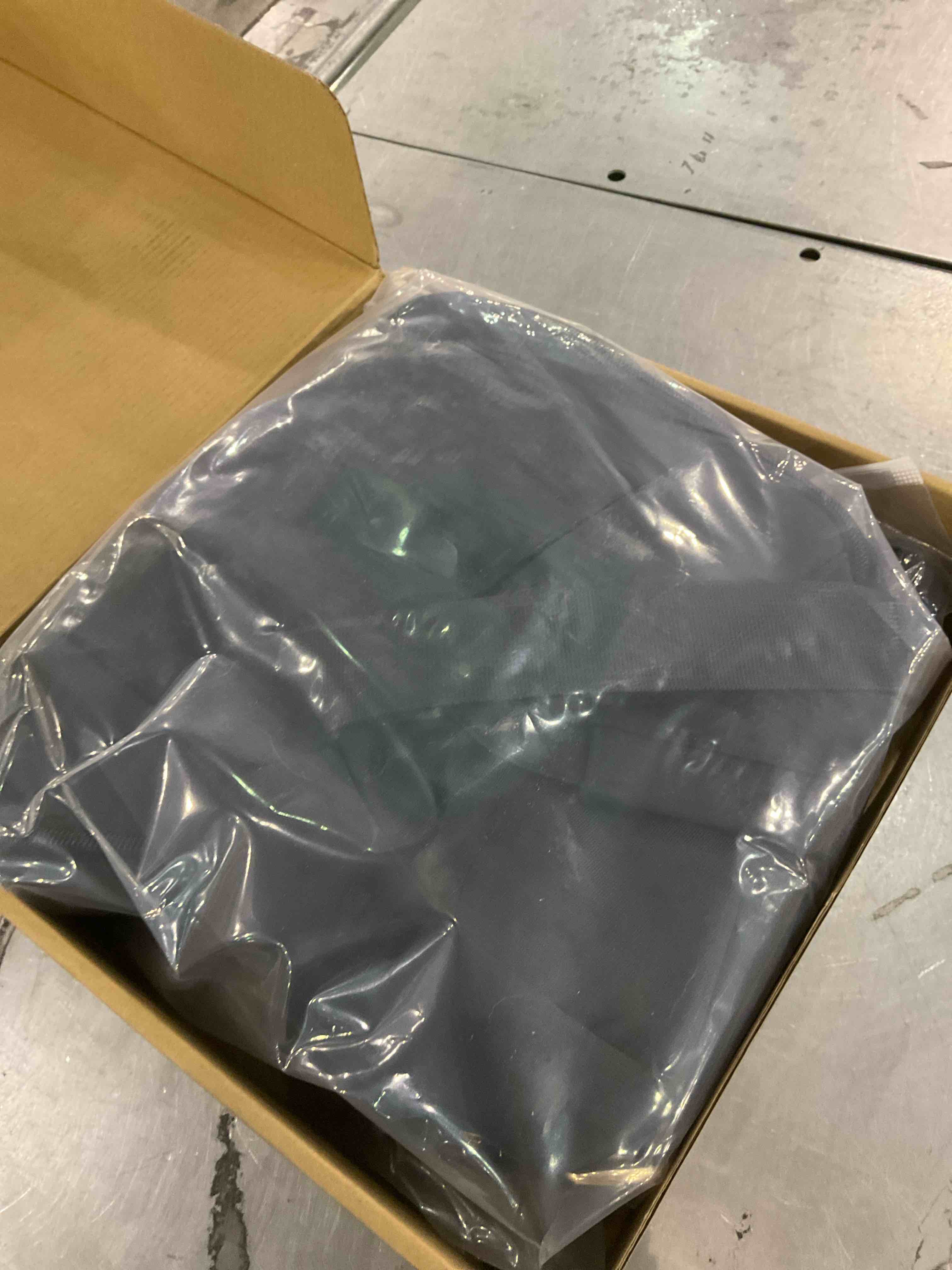 https://s3.amazonaws.com/lotting-images-prod/BargainHunt/EXS01356371_1711972709085.jpeg