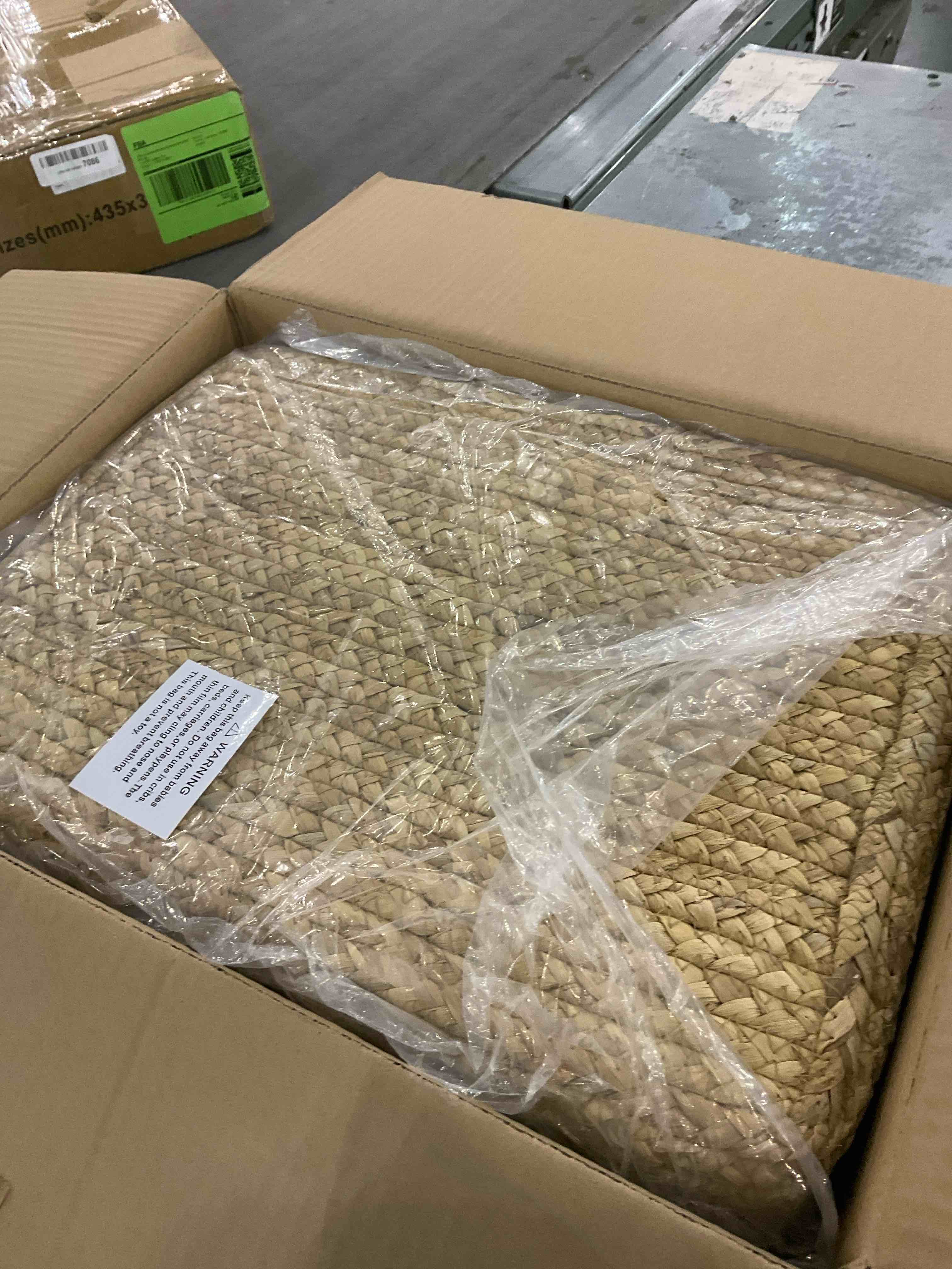 https://s3.amazonaws.com/lotting-images-prod/BargainHunt/EXS01356373_1711972847397.jpeg
