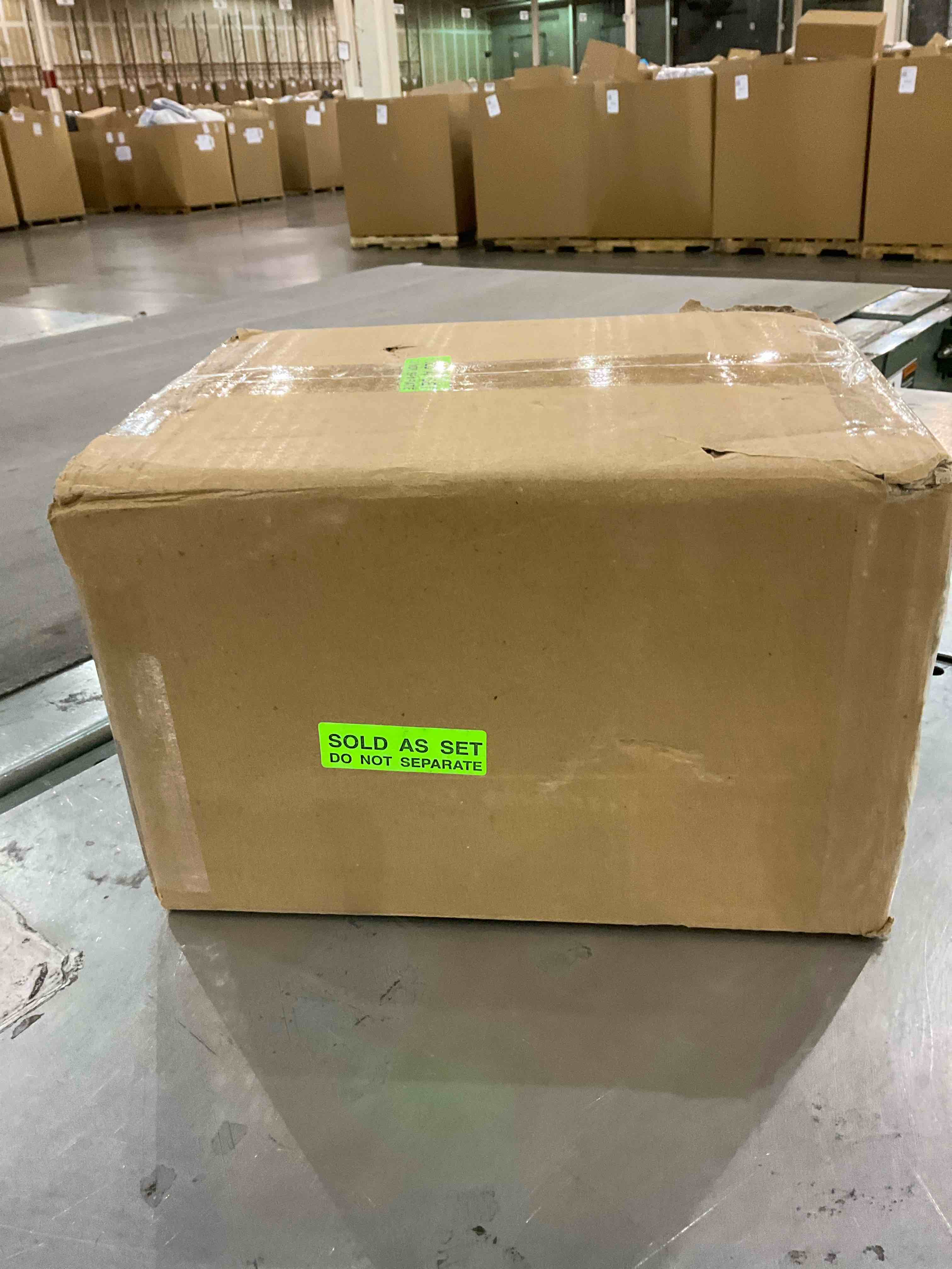 https://s3.amazonaws.com/lotting-images-prod/BargainHunt/EXS01356374_1711972995716.jpeg