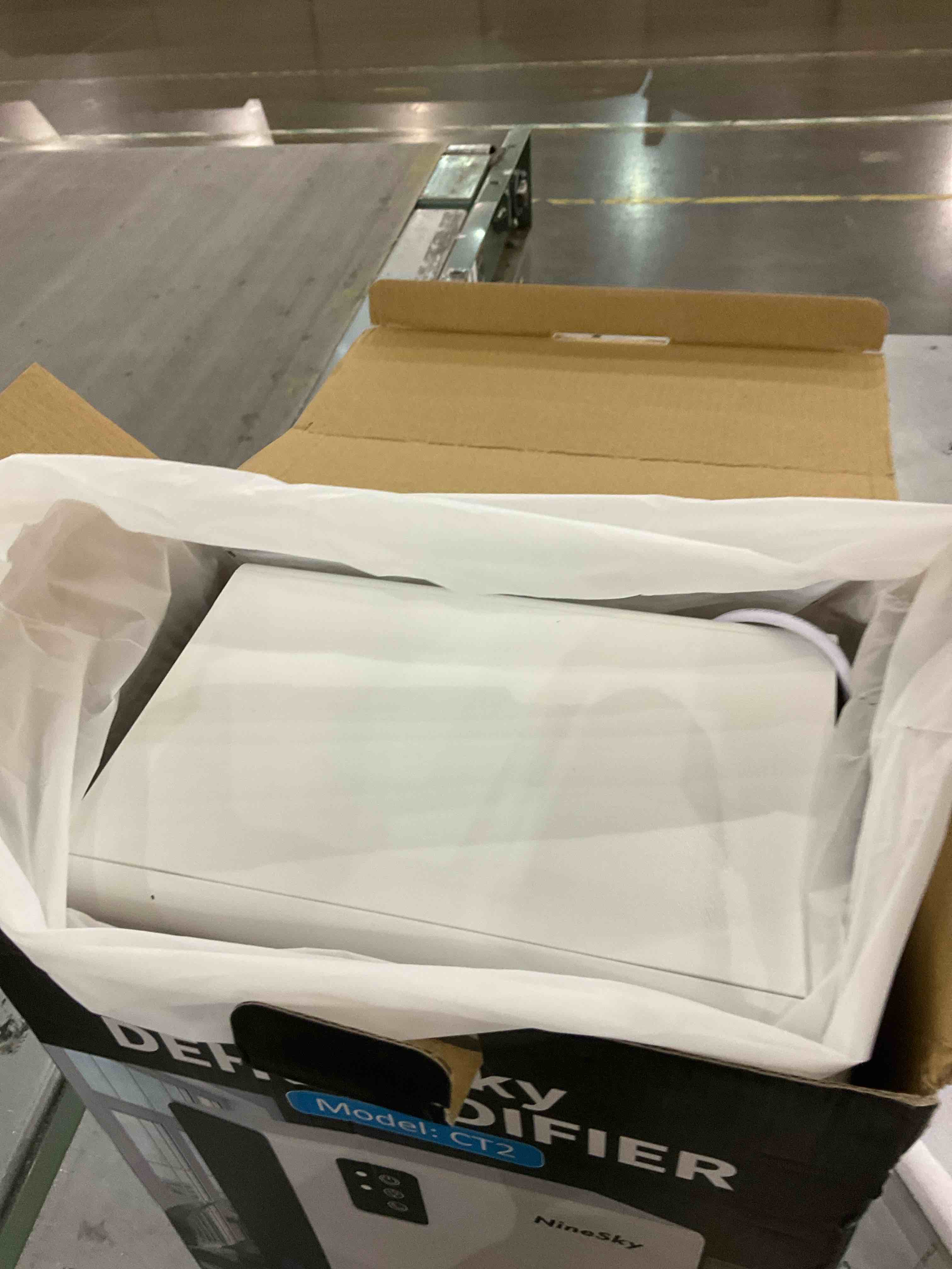 https://s3.amazonaws.com/lotting-images-prod/BargainHunt/EXS01356377_1711973253834.jpeg