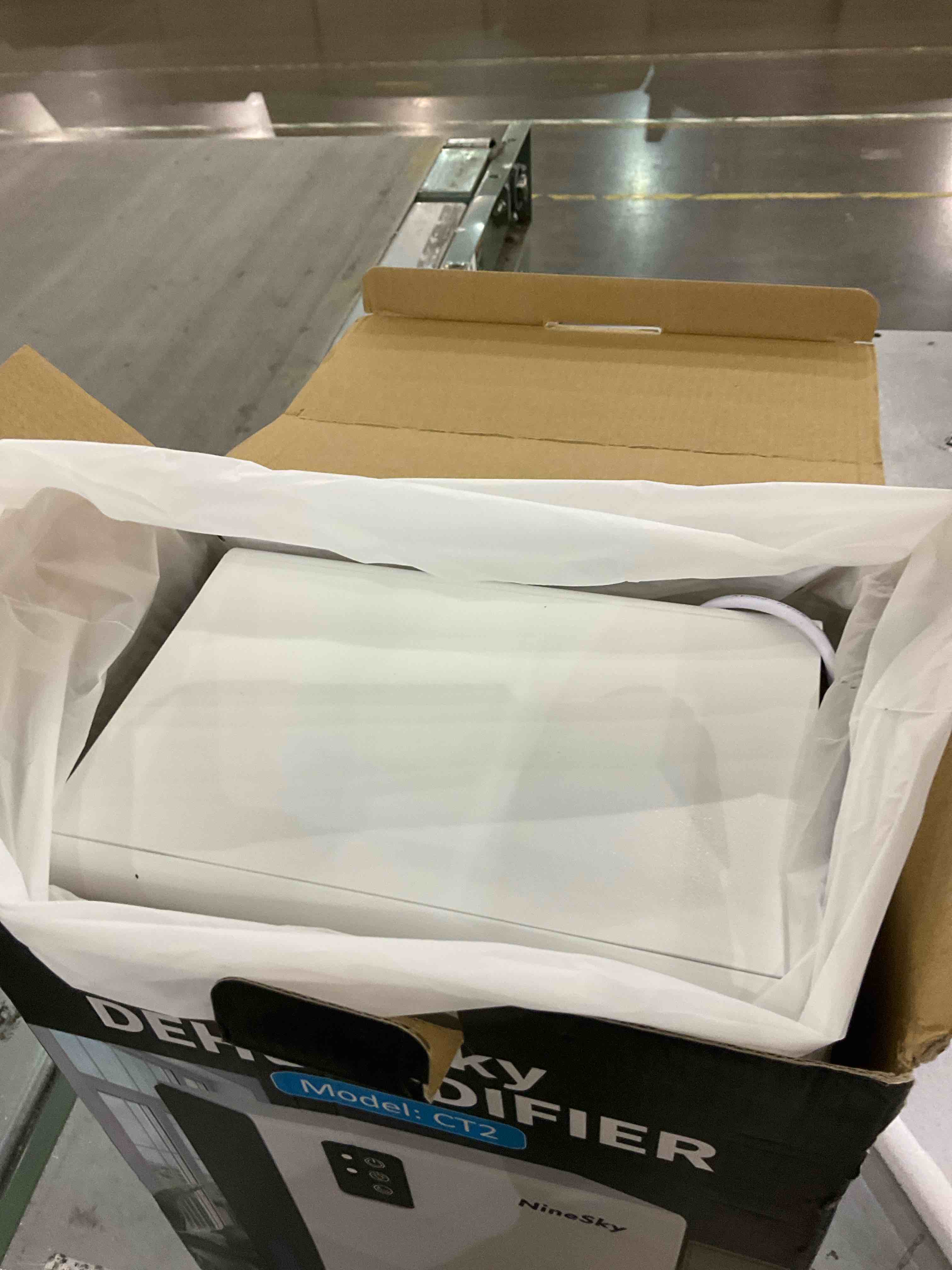 https://s3.amazonaws.com/lotting-images-prod/BargainHunt/EXS01356377_1711973254735.jpeg