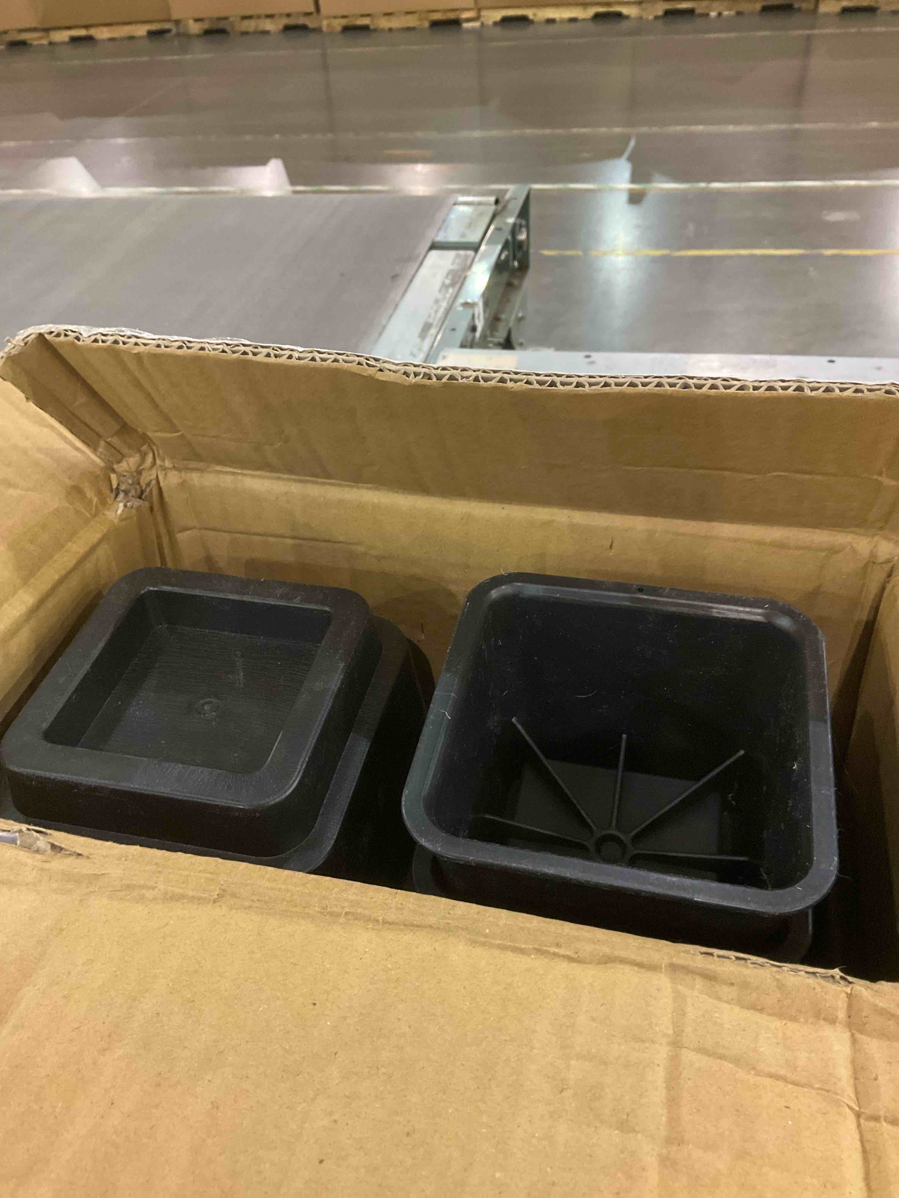 https://s3.amazonaws.com/lotting-images-prod/BargainHunt/EXS01356386_1711974041095.jpeg