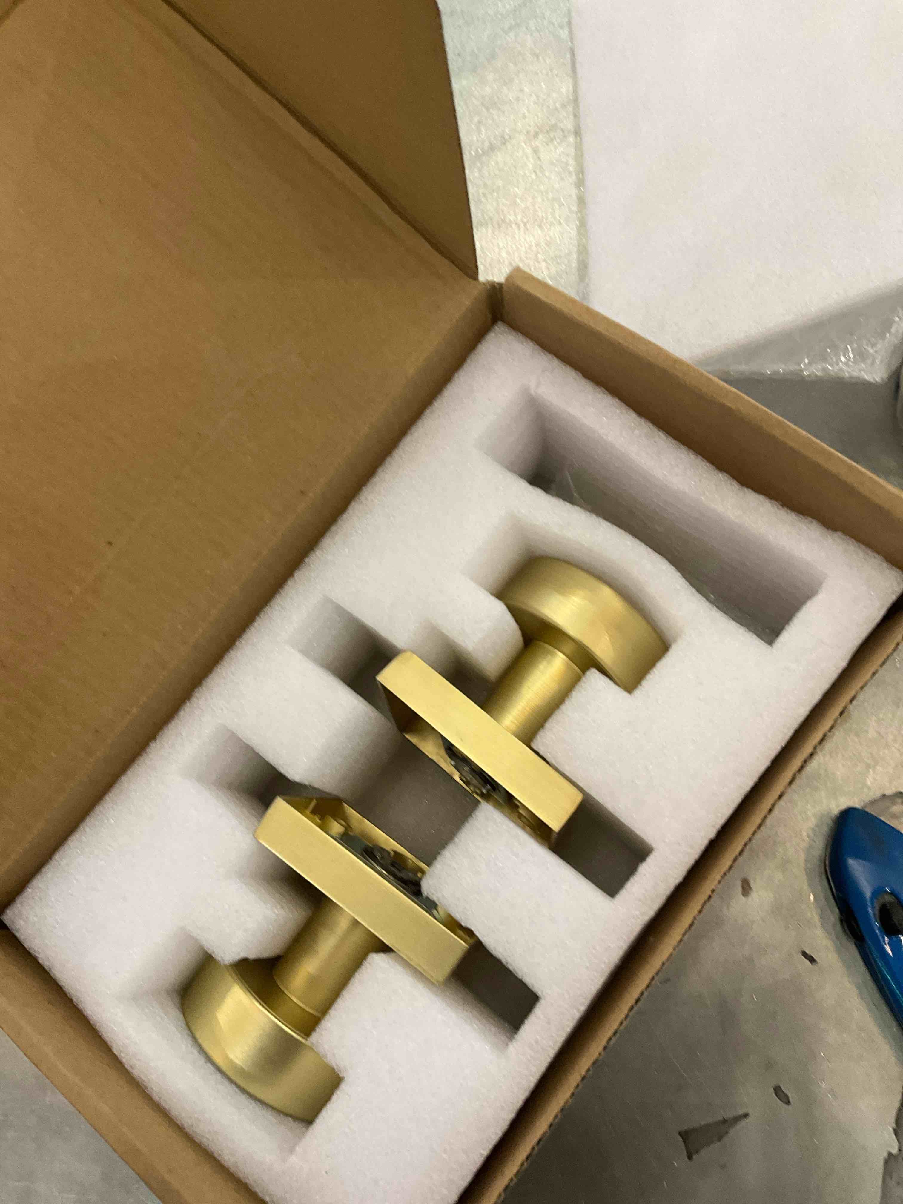 https://s3.amazonaws.com/lotting-images-prod/BargainHunt/EXS01356721_1711387070787.jpeg
