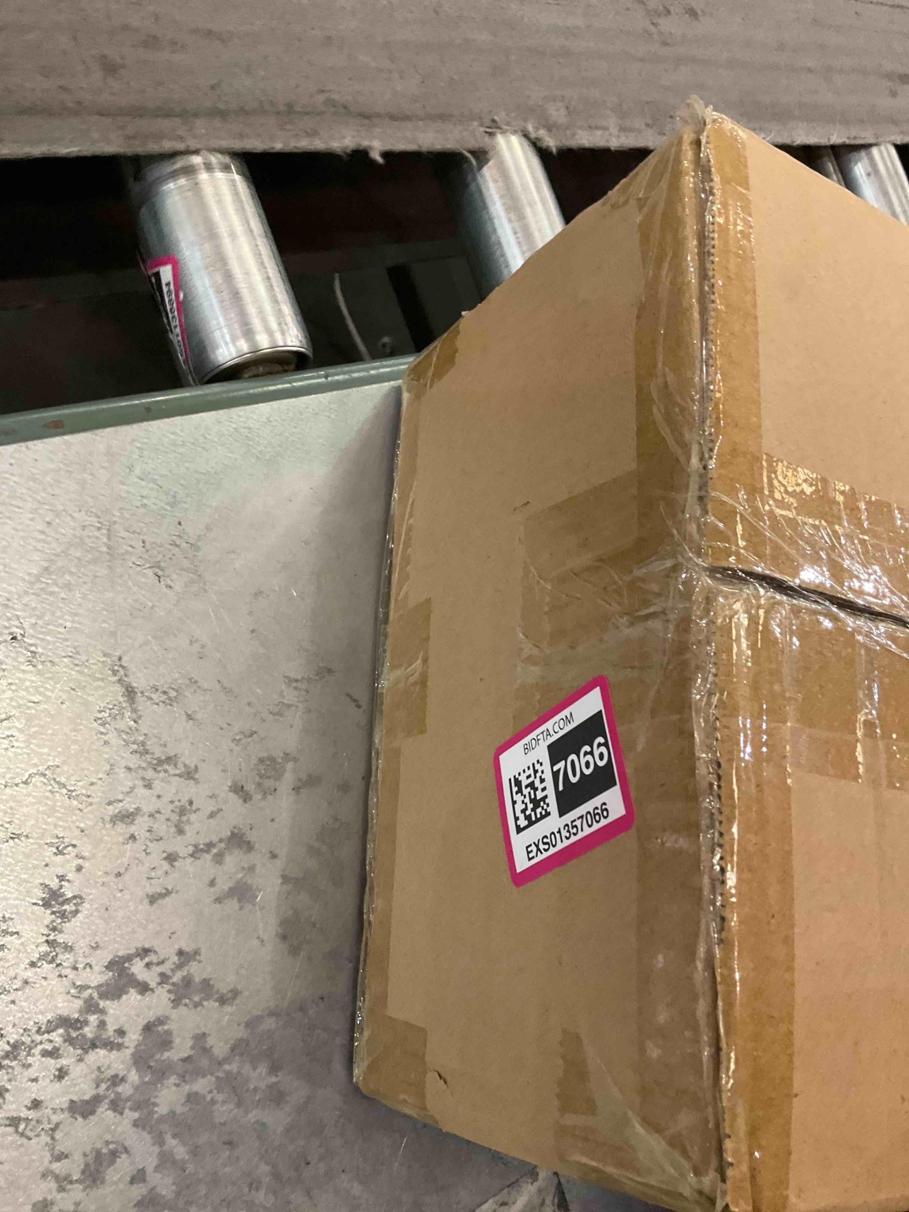 https://s3.amazonaws.com/lotting-images-prod/BargainHunt/EXS01357066_1711554679352.jpeg