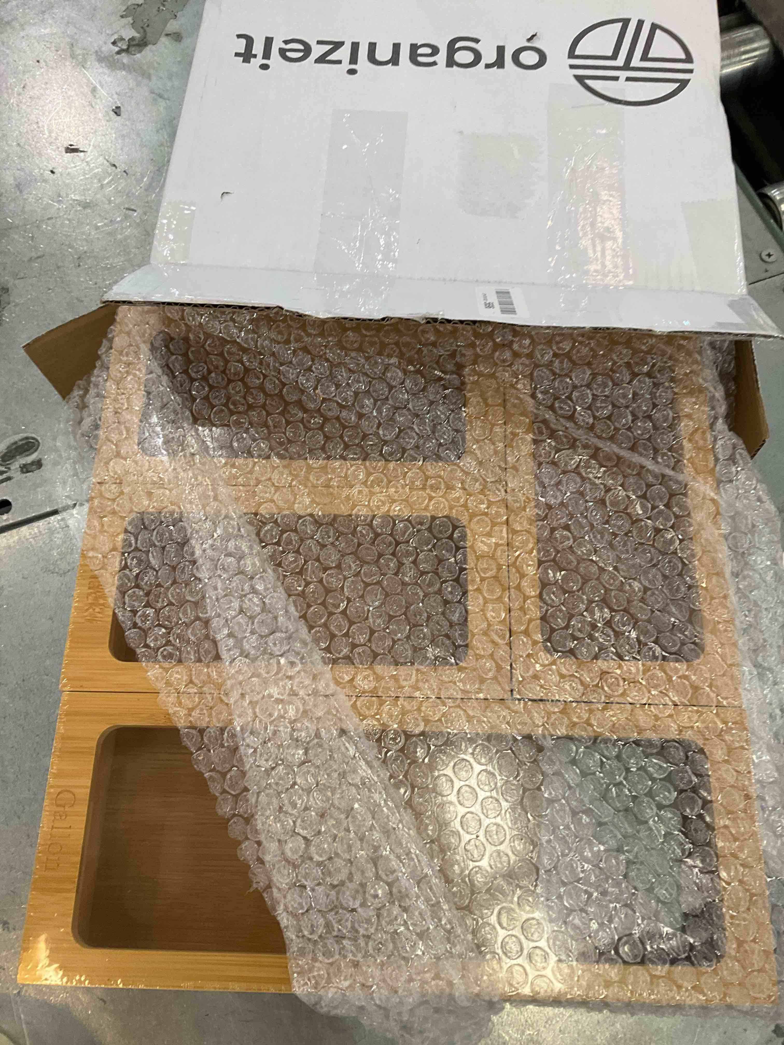 https://s3.amazonaws.com/lotting-images-prod/BargainHunt/EXS01357117_1711562078714.jpeg