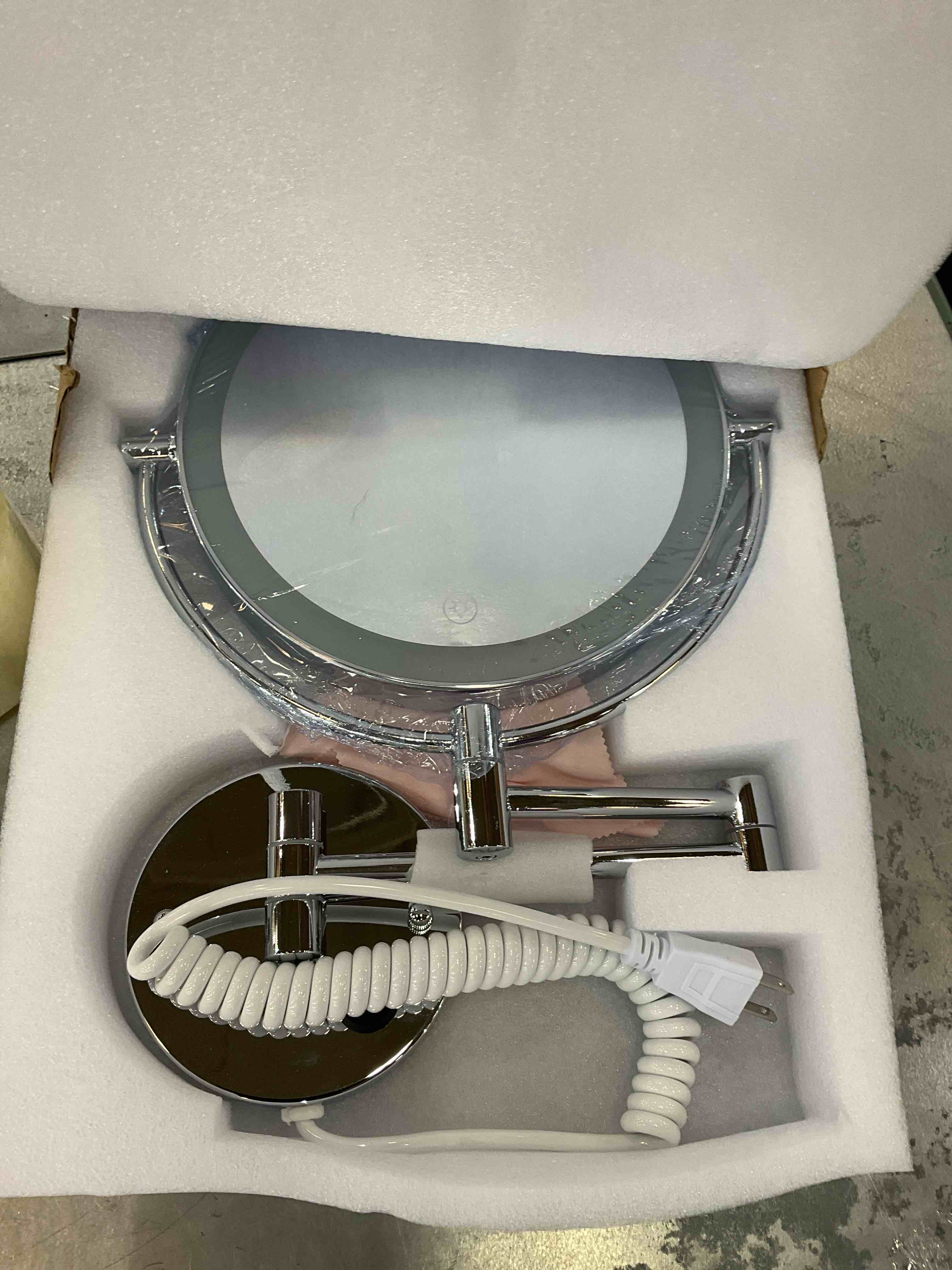 https://s3.amazonaws.com/lotting-images-prod/BargainHunt/EXS01357129_1711565164850.jpeg