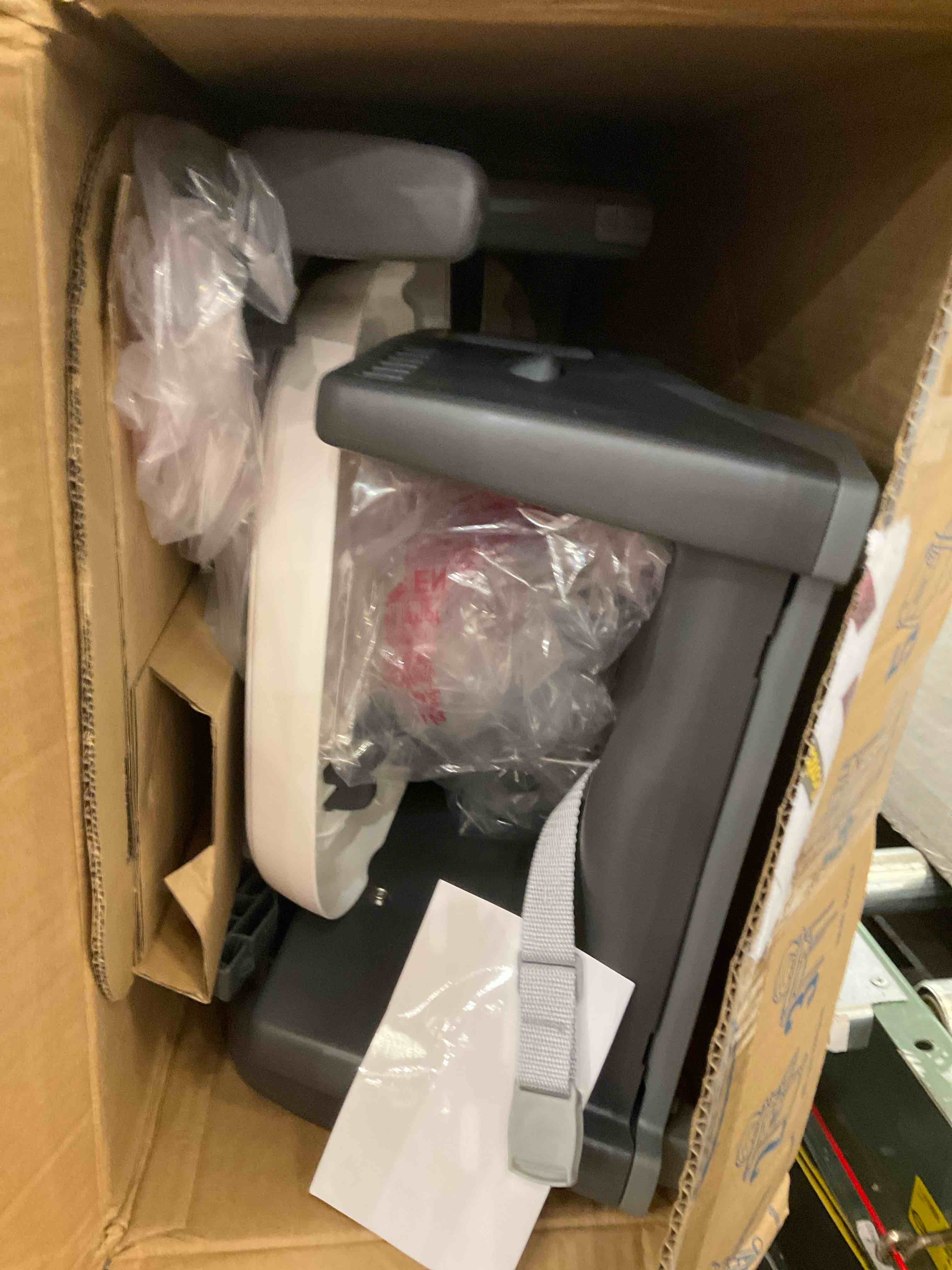 https://s3.amazonaws.com/lotting-images-prod/BargainHunt/EXS01357271_1711730775356.jpeg