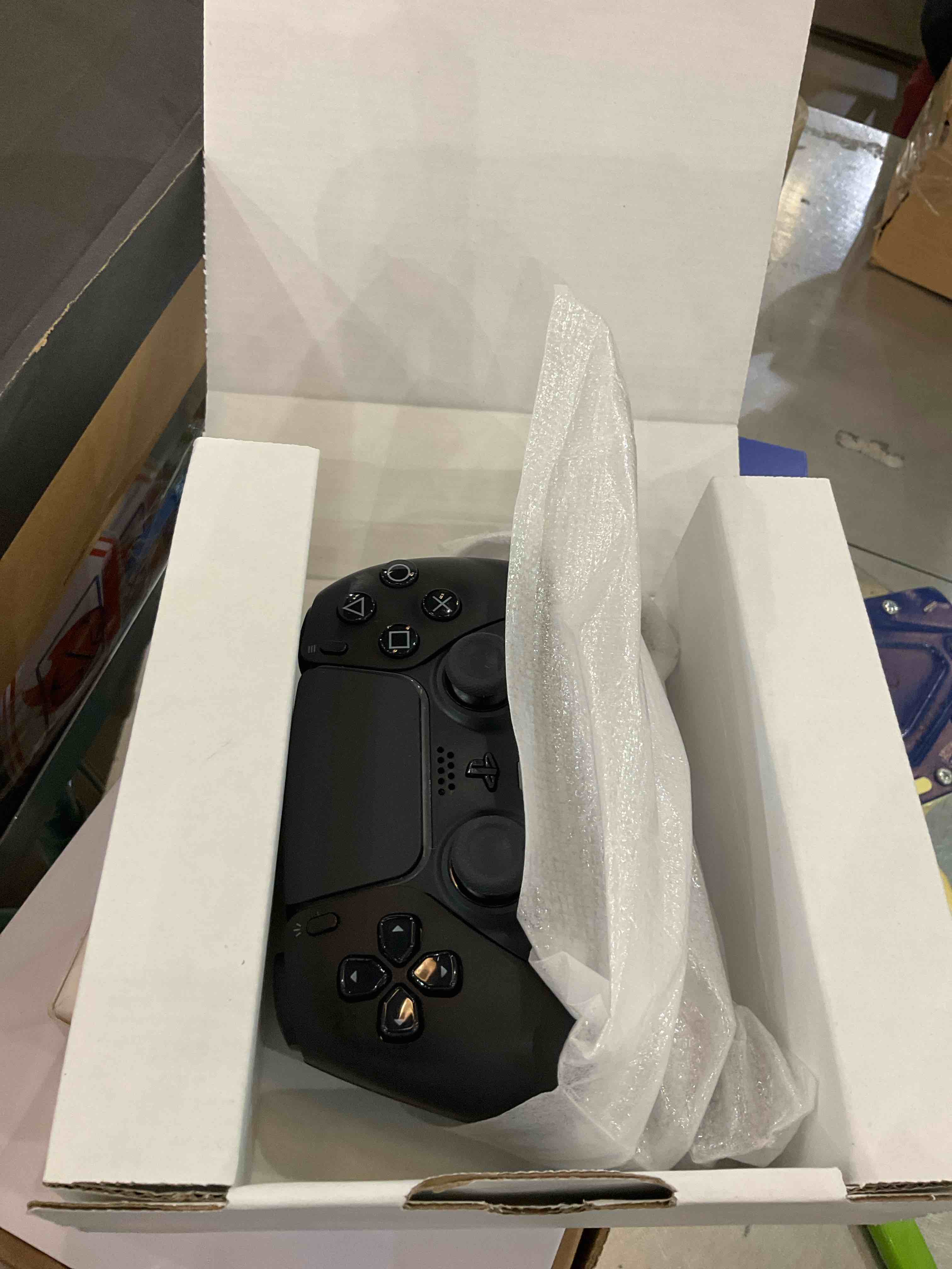 https://s3.amazonaws.com/lotting-images-prod/BargainHunt/EXS01357583_1711033417697.jpeg
