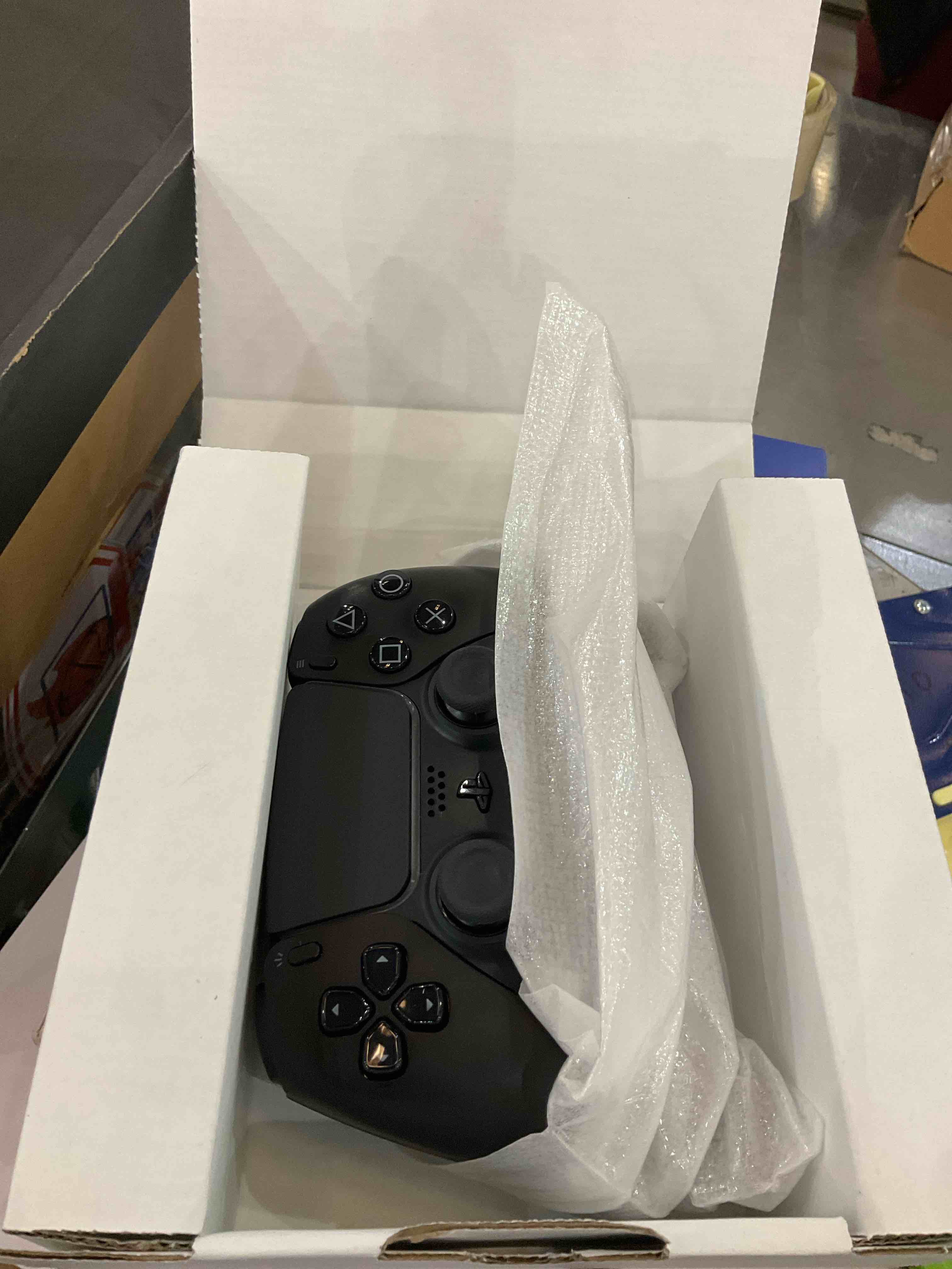 https://s3.amazonaws.com/lotting-images-prod/BargainHunt/EXS01357583_1711033418861.jpeg