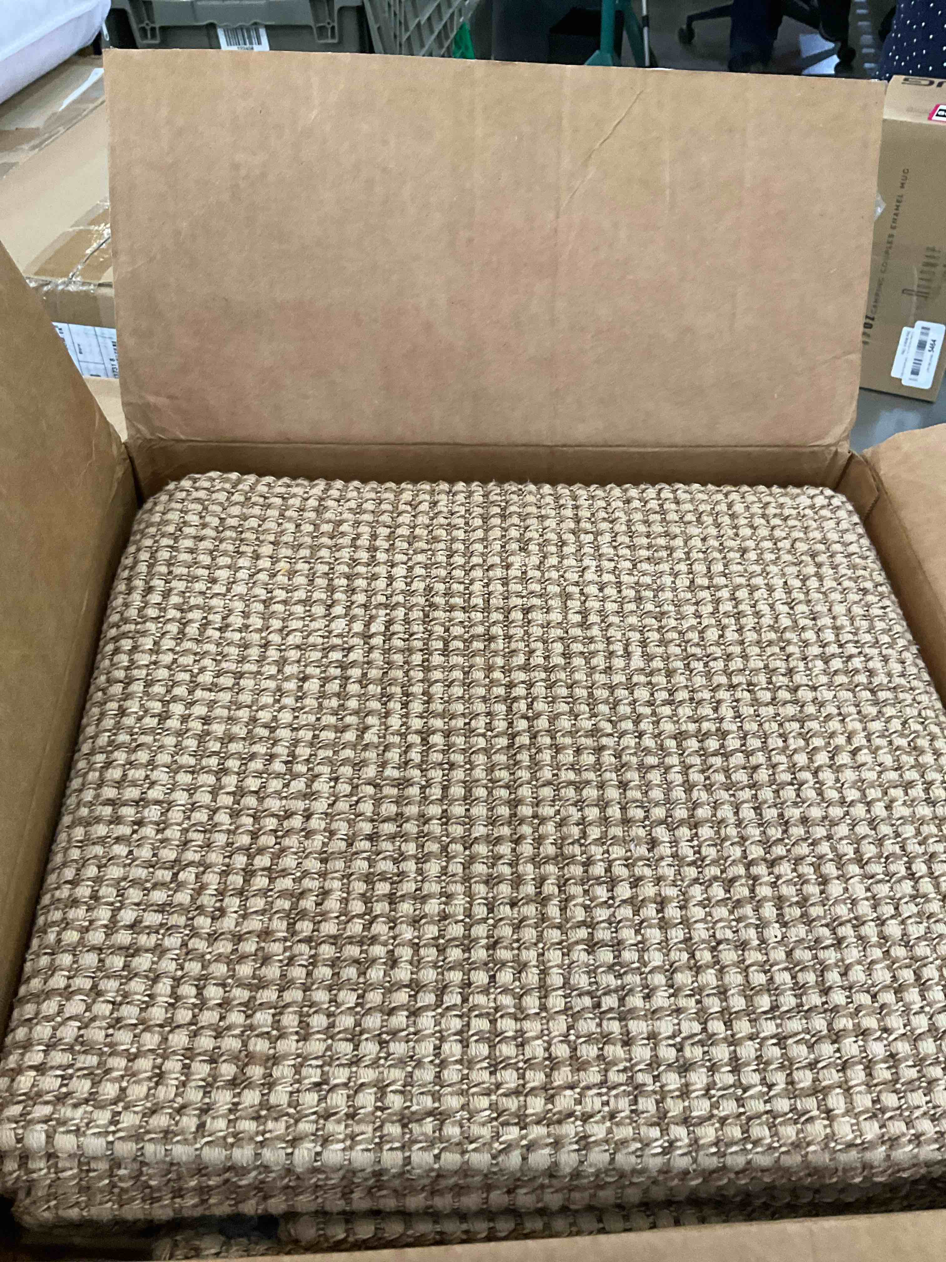 https://s3.amazonaws.com/lotting-images-prod/BargainHunt/EXS01357649_1711046245167.jpeg