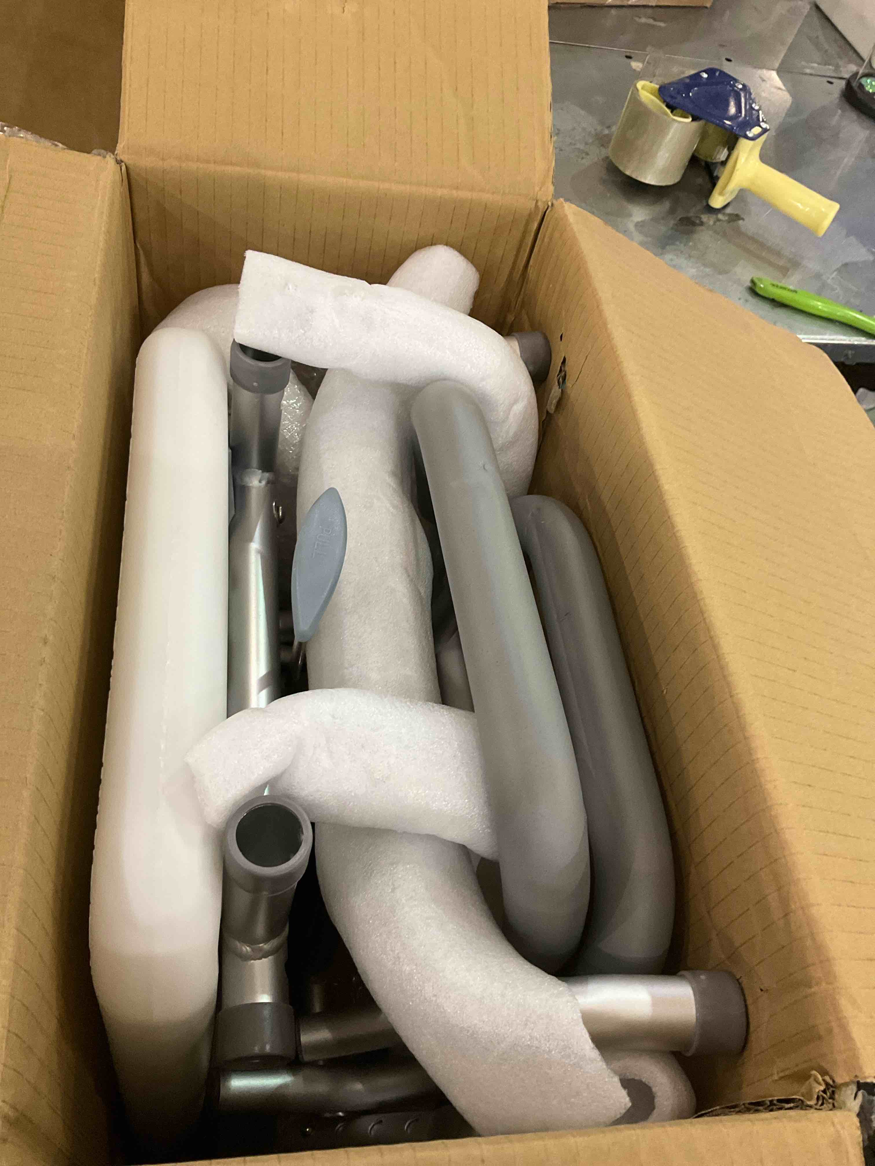 https://s3.amazonaws.com/lotting-images-prod/BargainHunt/EXS01357709_1711115024686.jpeg