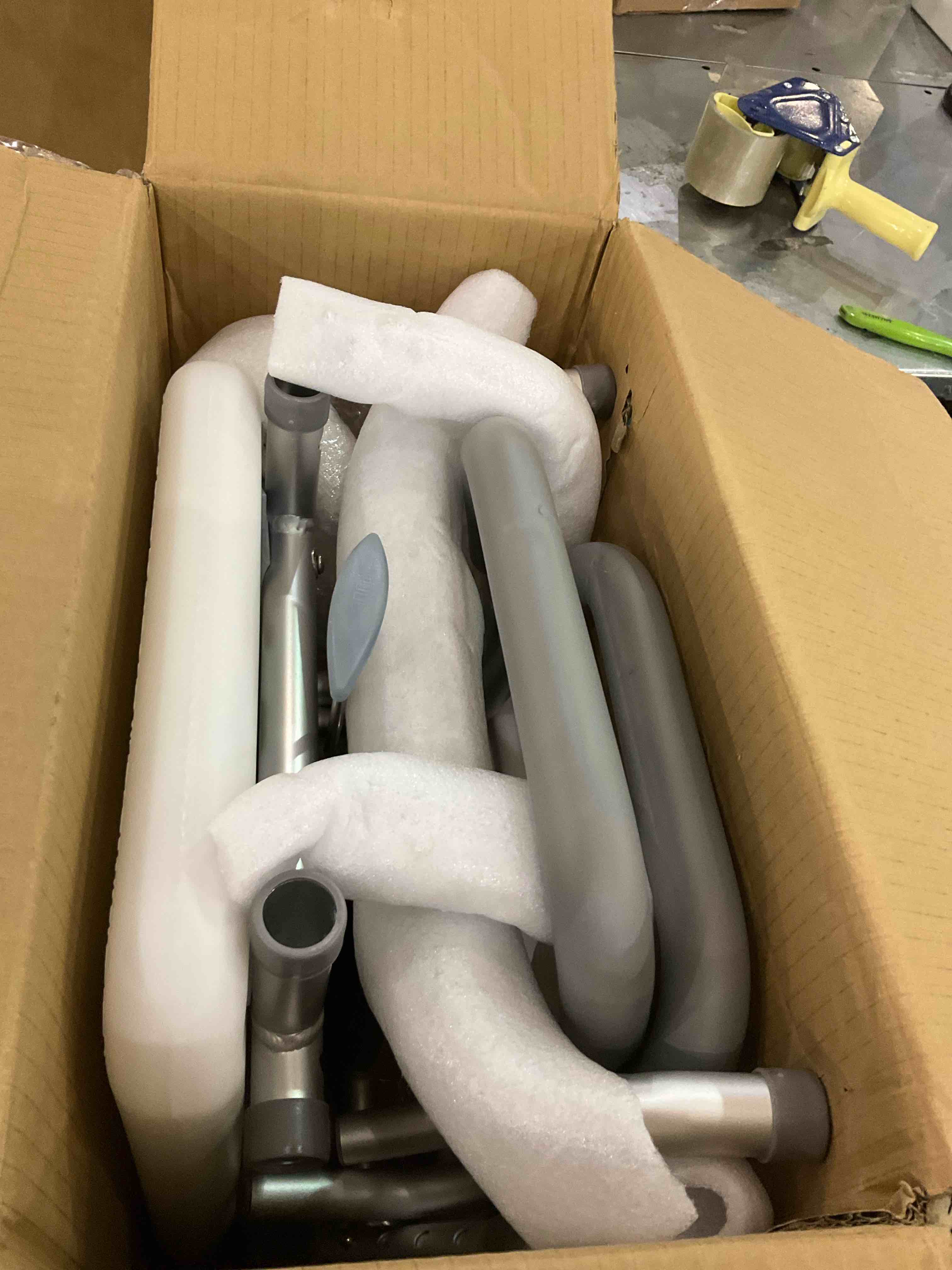 https://s3.amazonaws.com/lotting-images-prod/BargainHunt/EXS01357709_1711115025682.jpeg