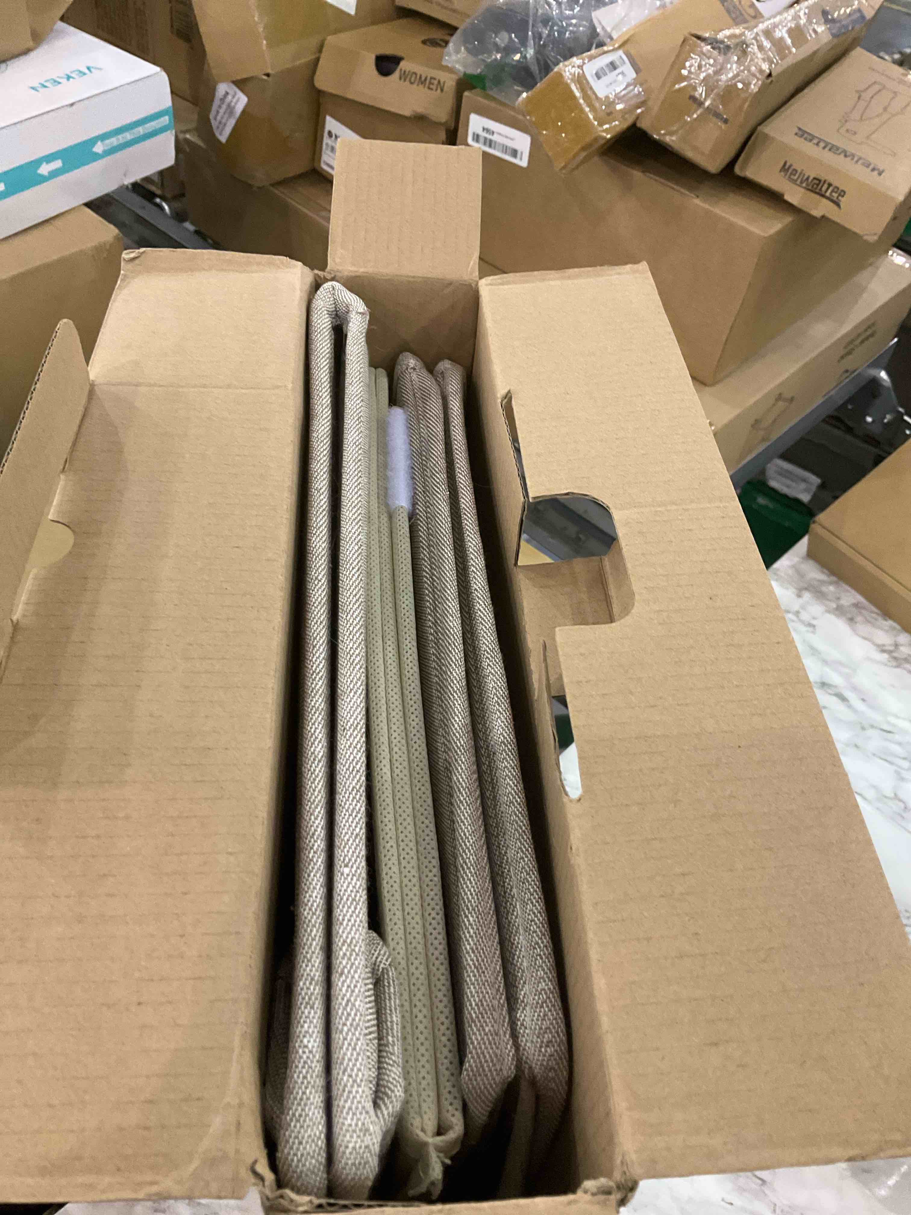 https://s3.amazonaws.com/lotting-images-prod/BargainHunt/EXS01357972_1711454141328.jpeg