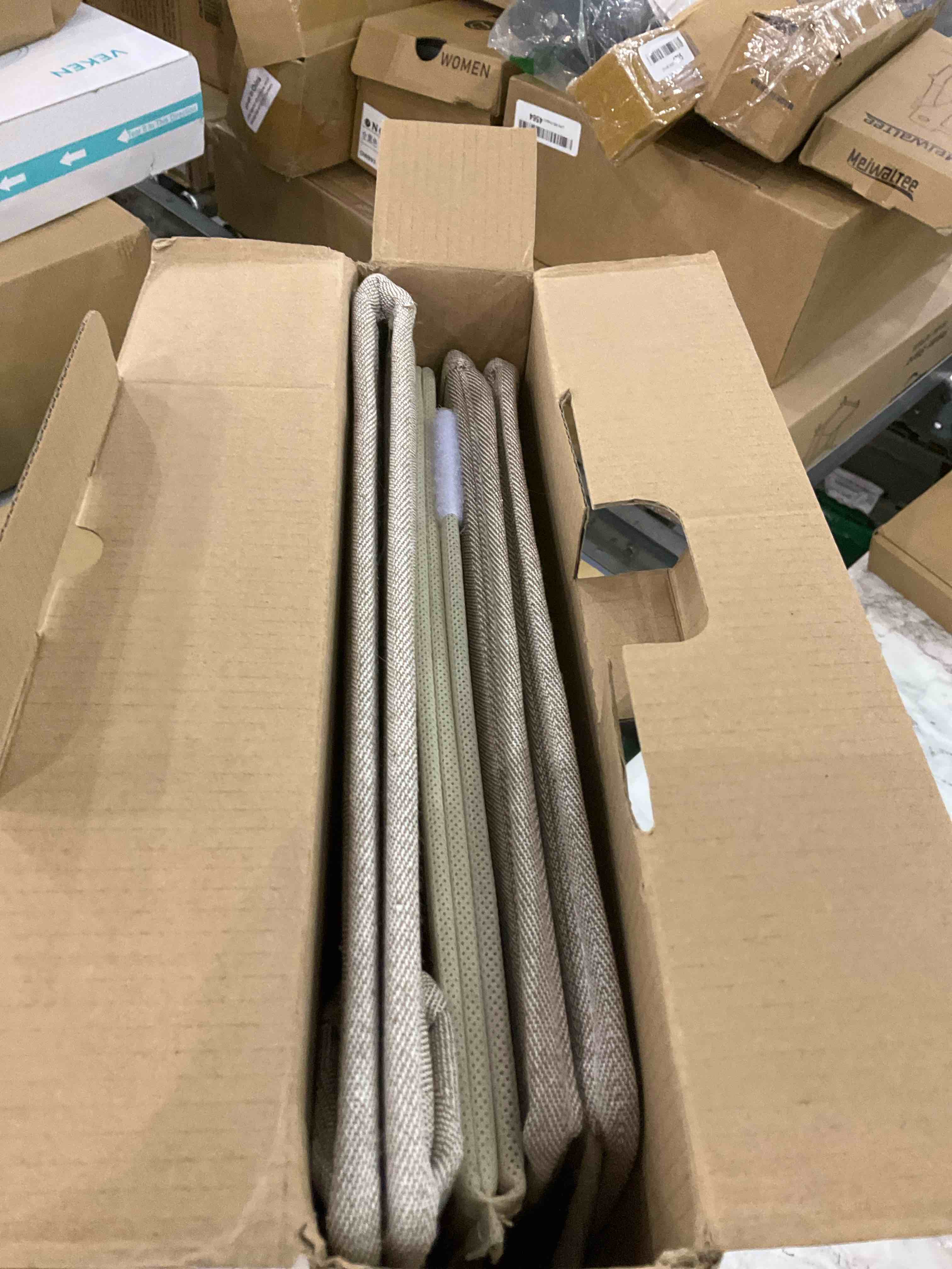 https://s3.amazonaws.com/lotting-images-prod/BargainHunt/EXS01357972_1711454142495.jpeg