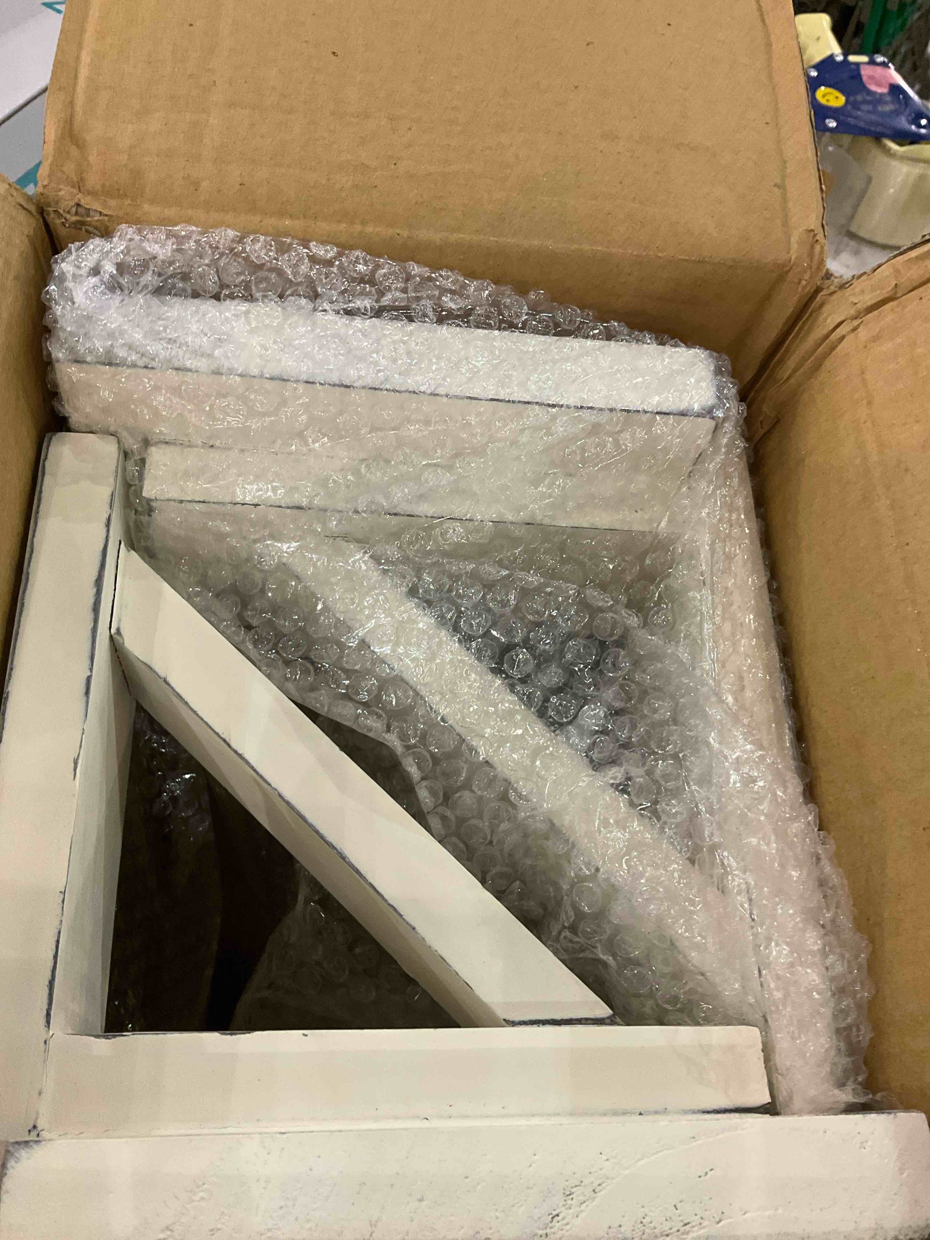 https://s3.amazonaws.com/lotting-images-prod/BargainHunt/EXS01357977_1711454803254.jpeg