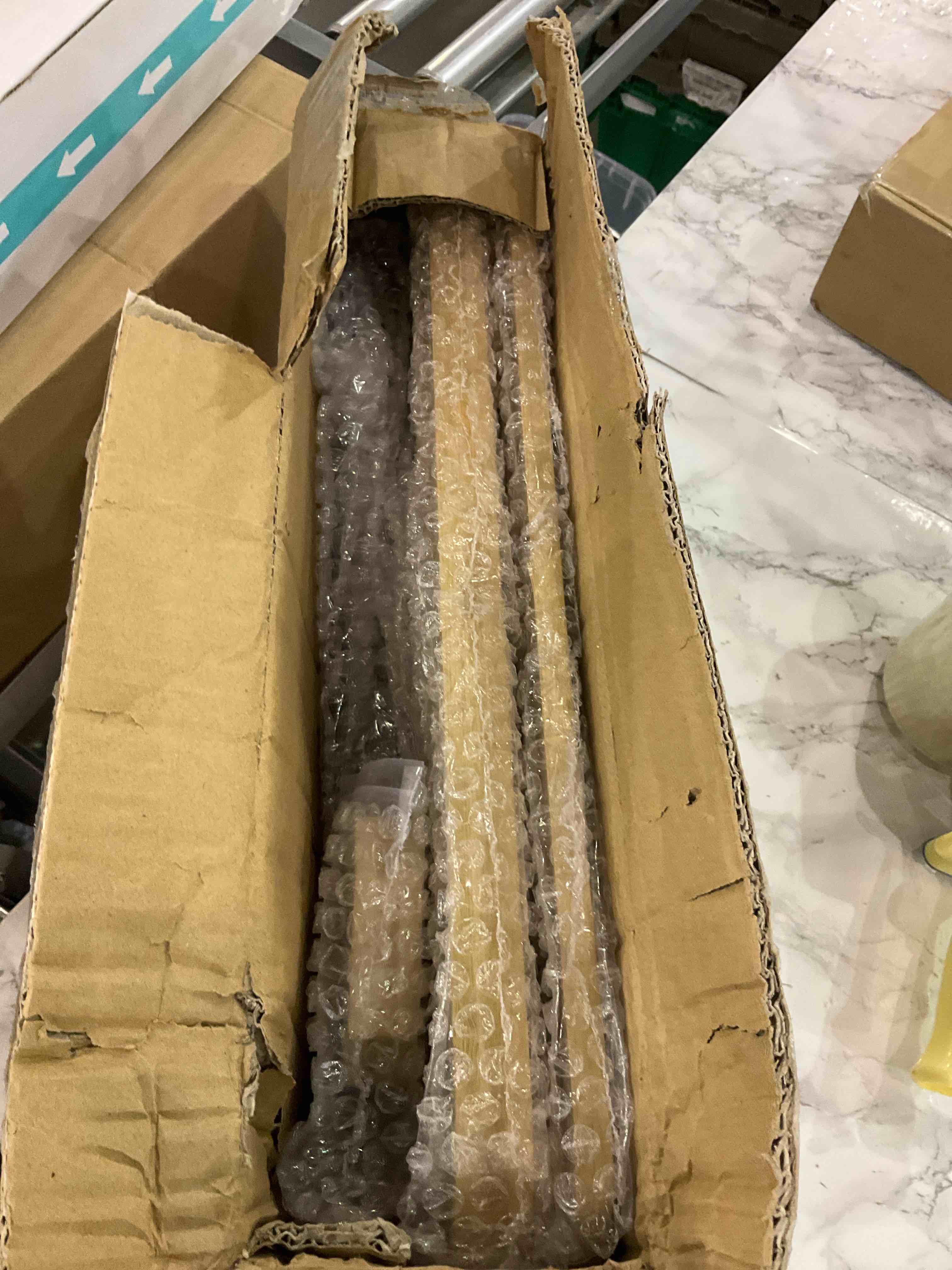 https://s3.amazonaws.com/lotting-images-prod/BargainHunt/EXS01357978_1711454887564.jpeg