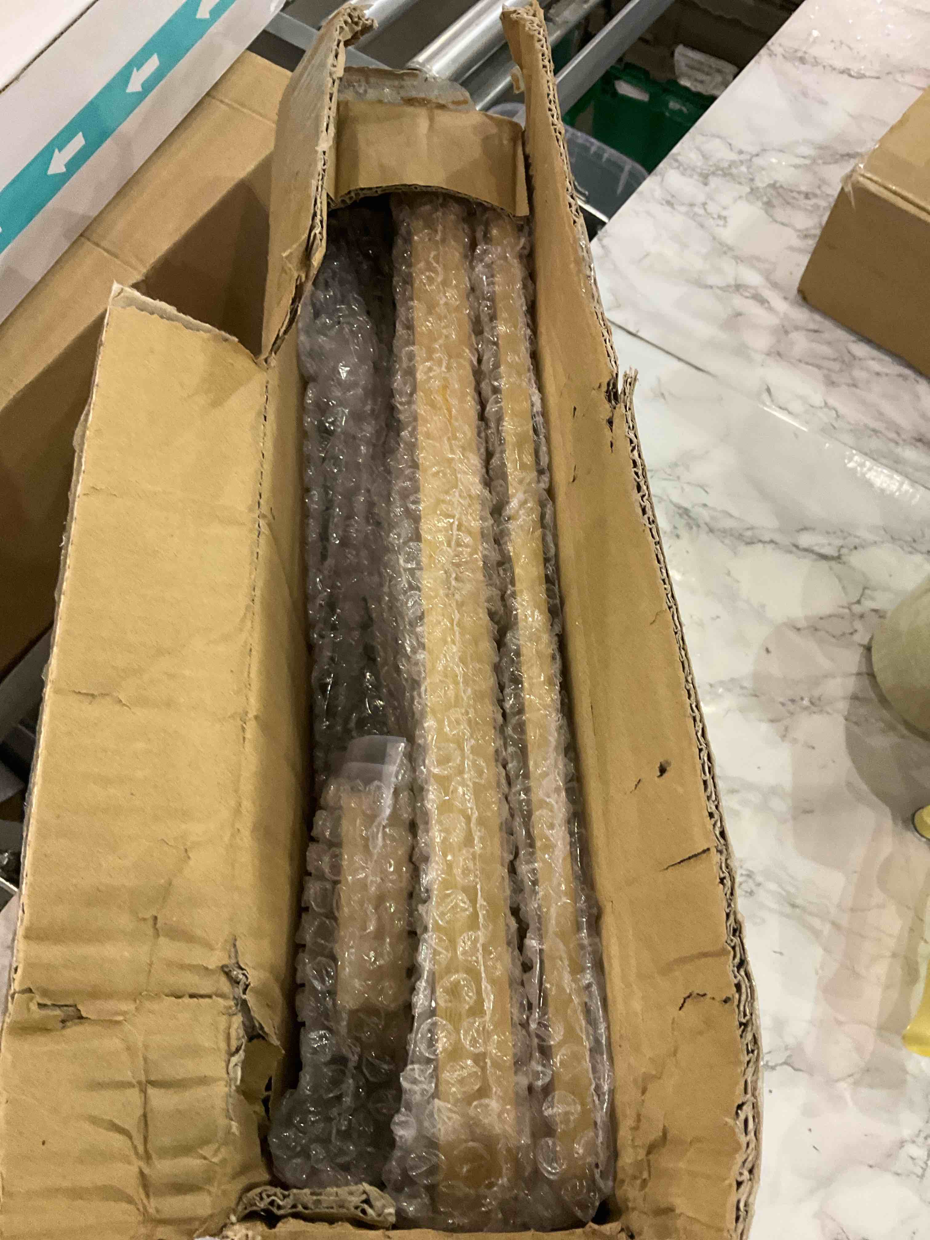 https://s3.amazonaws.com/lotting-images-prod/BargainHunt/EXS01357978_1711454888864.jpeg