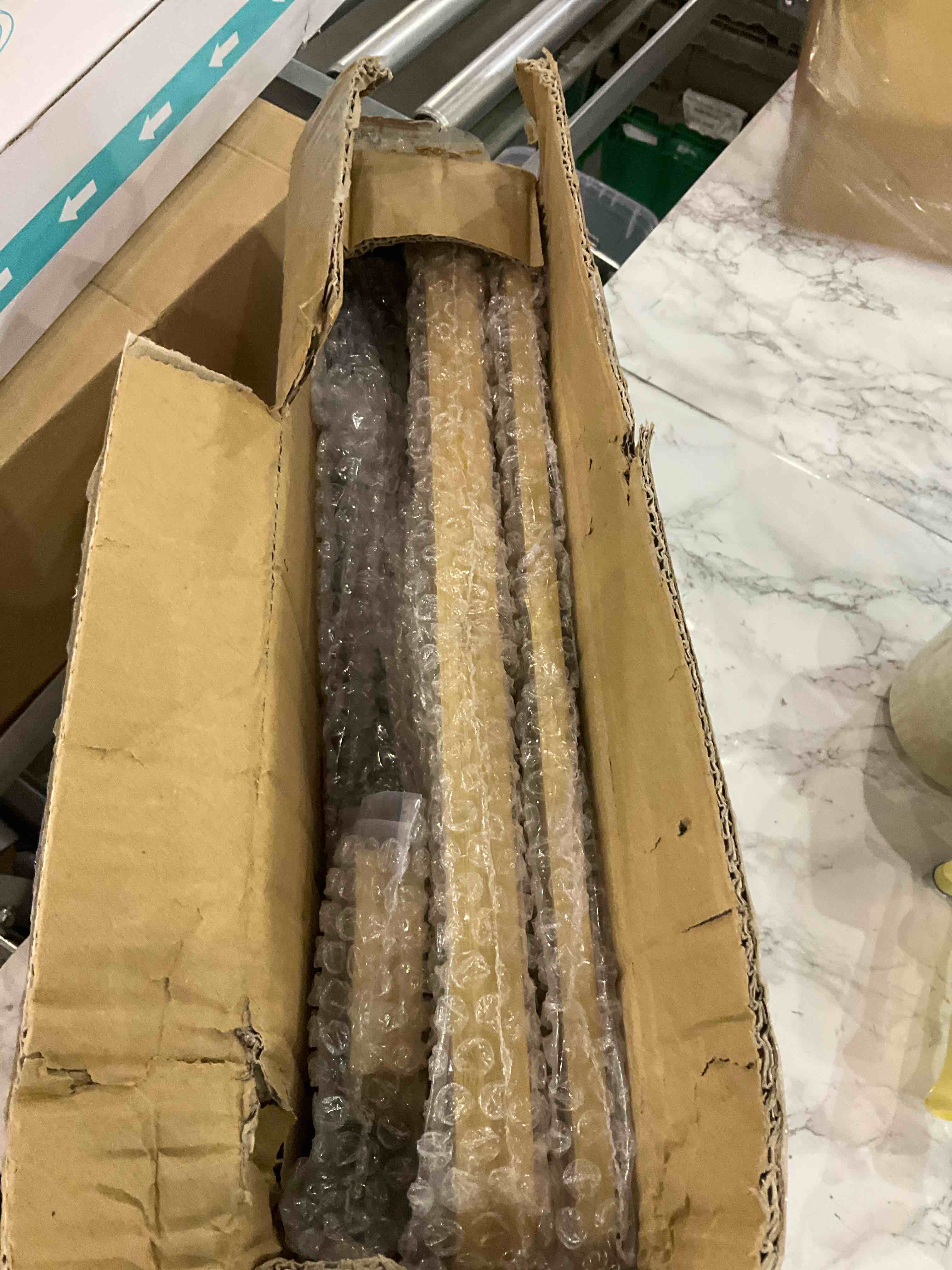 https://s3.amazonaws.com/lotting-images-prod/BargainHunt/EXS01357978_1711454890086.jpeg