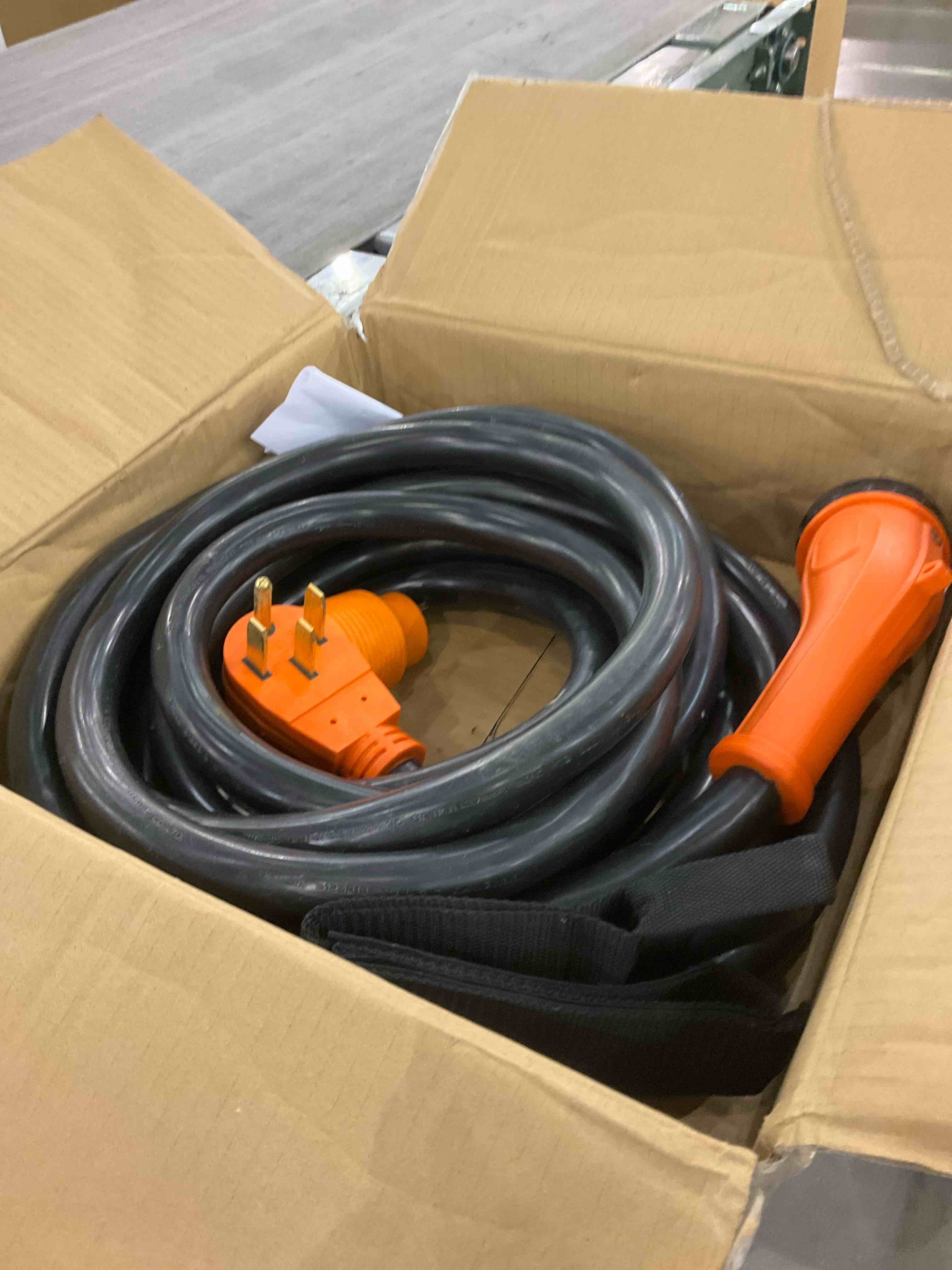 https://s3.amazonaws.com/lotting-images-prod/BargainHunt/EXS01358009_1711024654024.jpeg