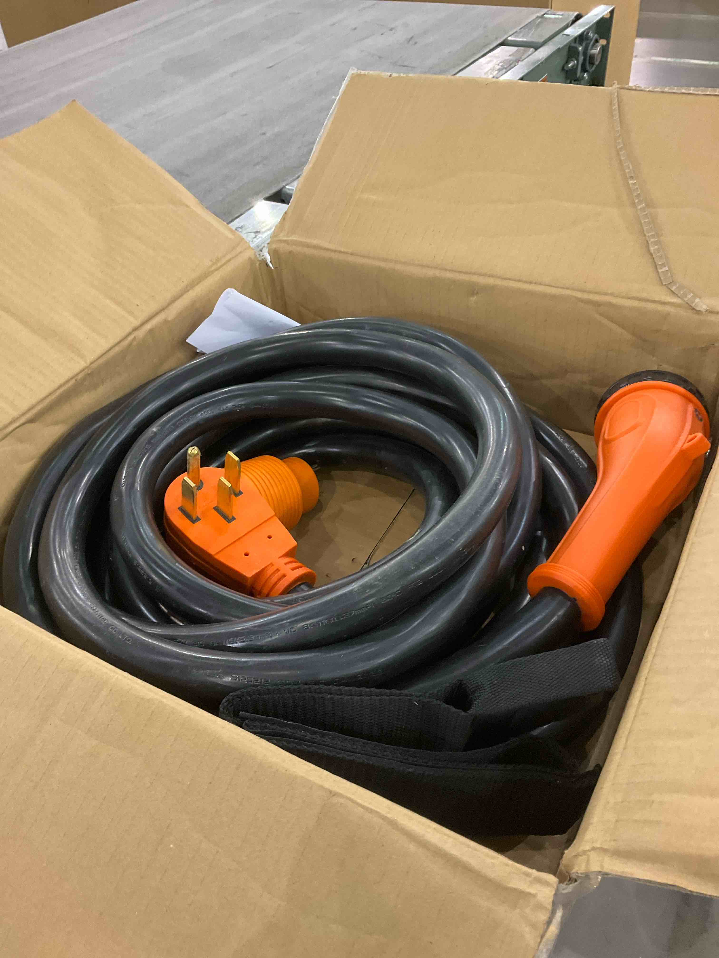 https://s3.amazonaws.com/lotting-images-prod/BargainHunt/EXS01358009_1711024655046.jpeg