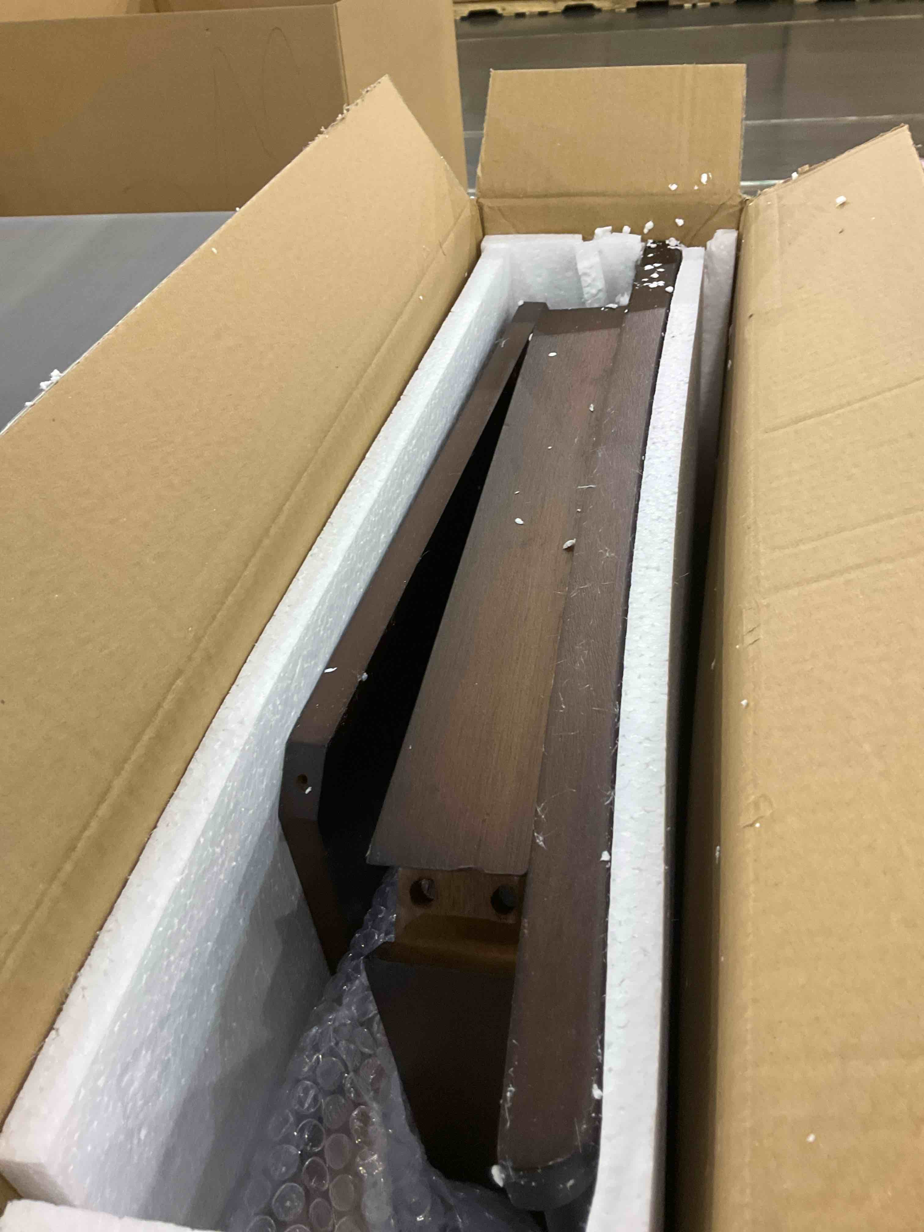 https://s3.amazonaws.com/lotting-images-prod/BargainHunt/EXS01358188_1711107300507.jpeg