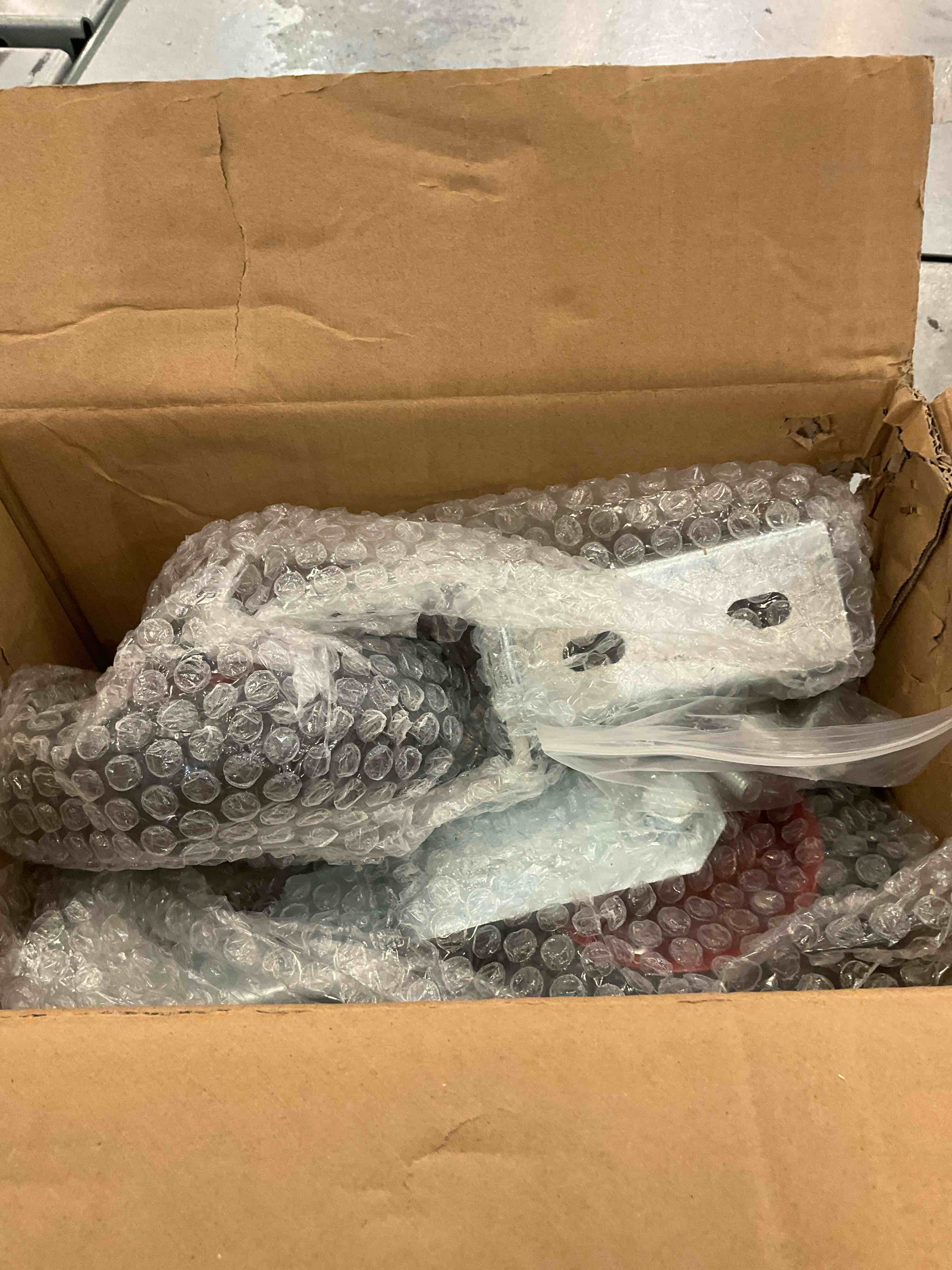 https://s3.amazonaws.com/lotting-images-prod/BargainHunt/EXS01358497_1711386003757.jpeg