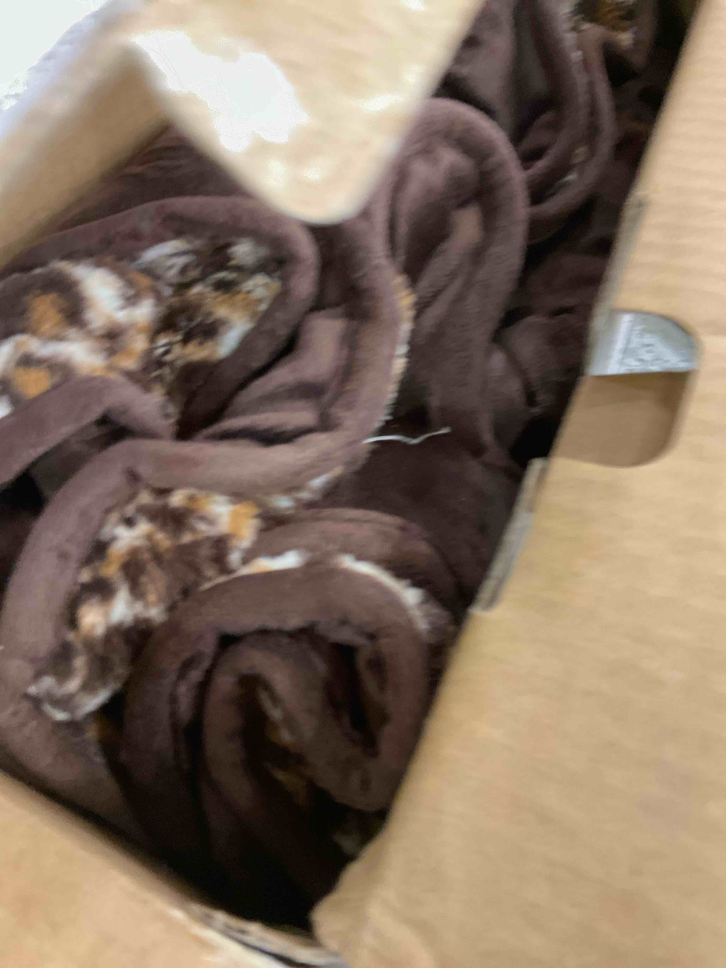 https://s3.amazonaws.com/lotting-images-prod/BargainHunt/EXS01359314_1710949123124.jpeg