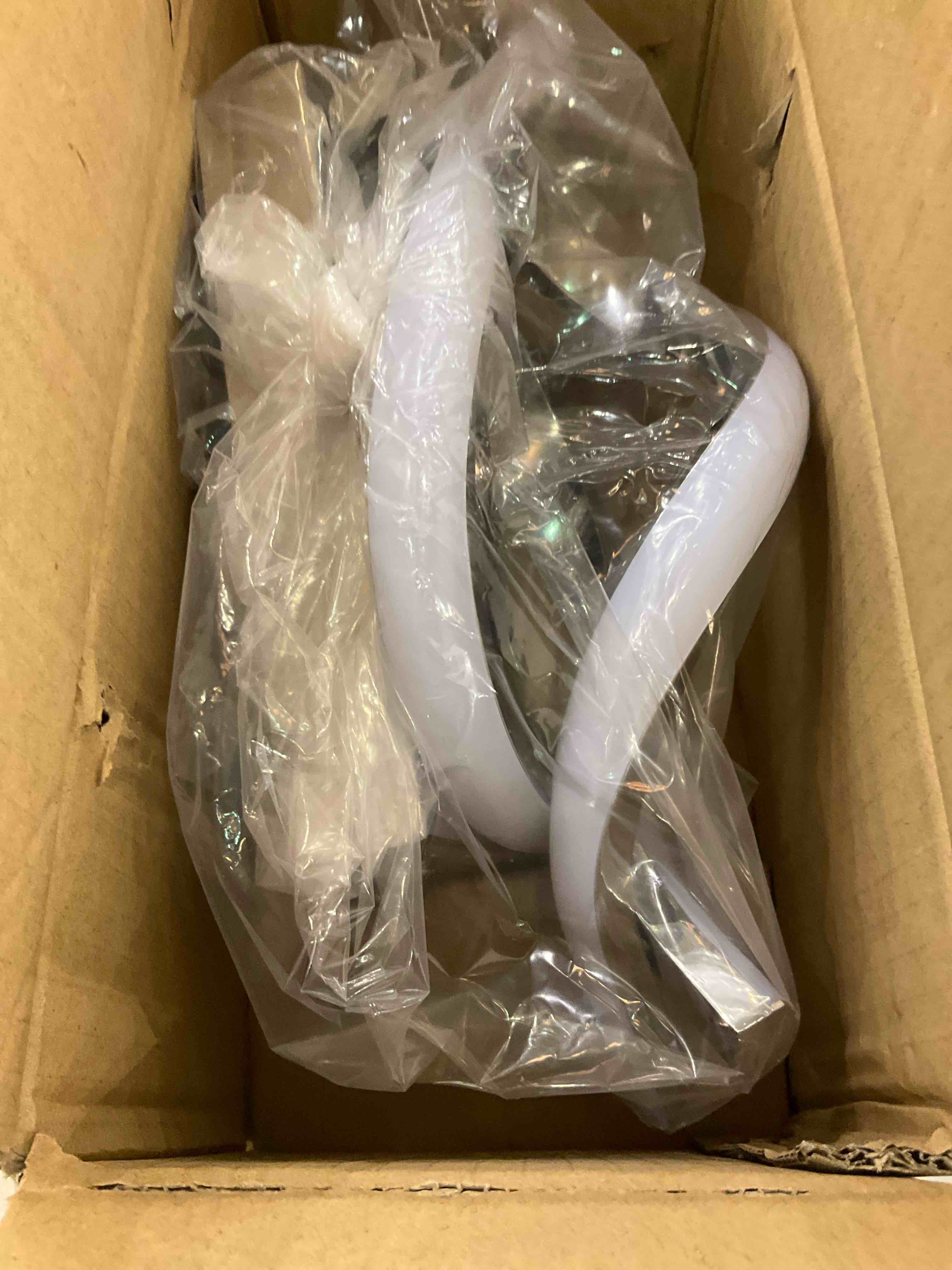 https://s3.amazonaws.com/lotting-images-prod/BargainHunt/EXS01359801_1711378386929.jpeg