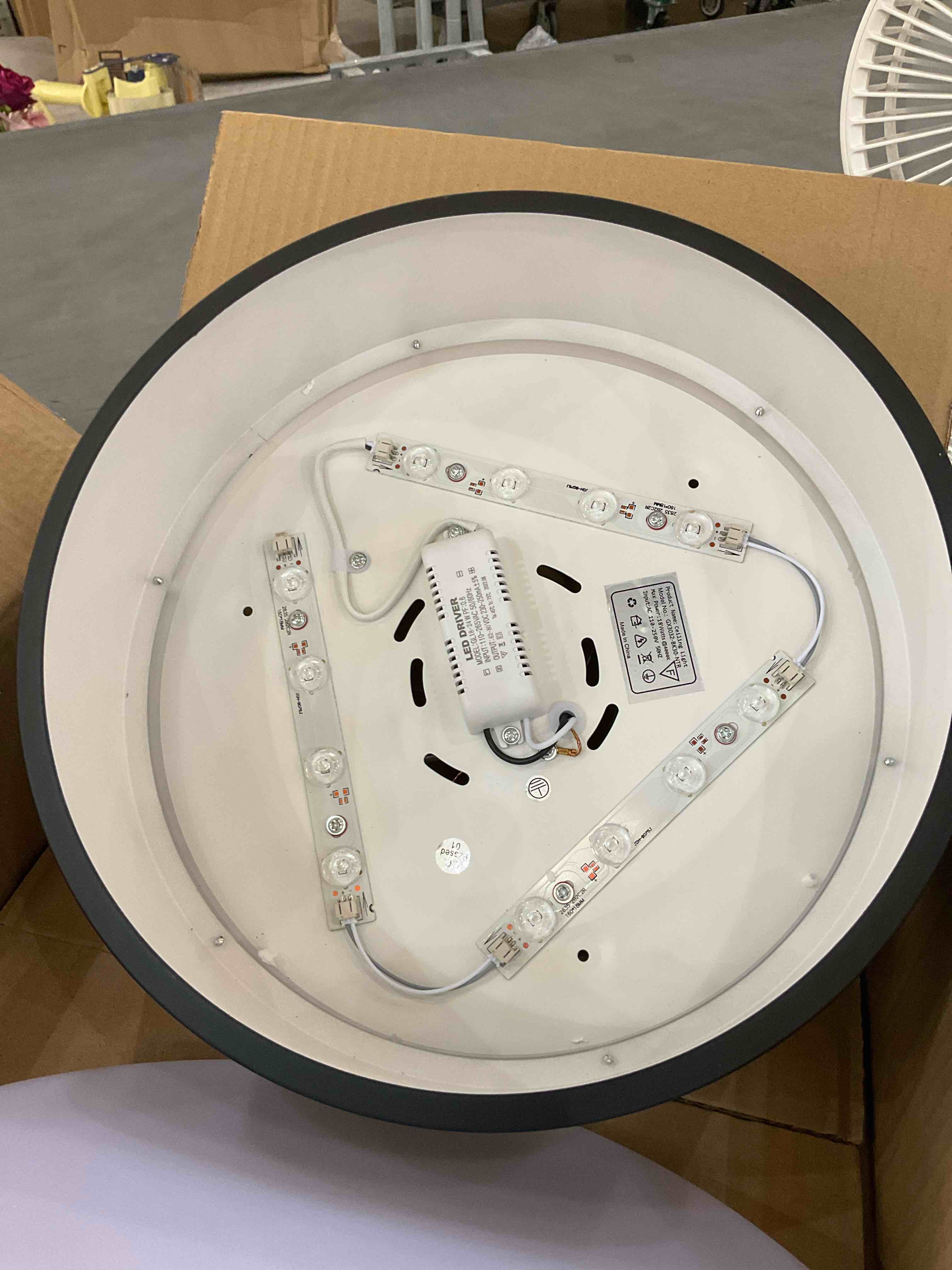 https://s3.amazonaws.com/lotting-images-prod/BargainHunt/EXS01380059_1718817596866.jpeg
