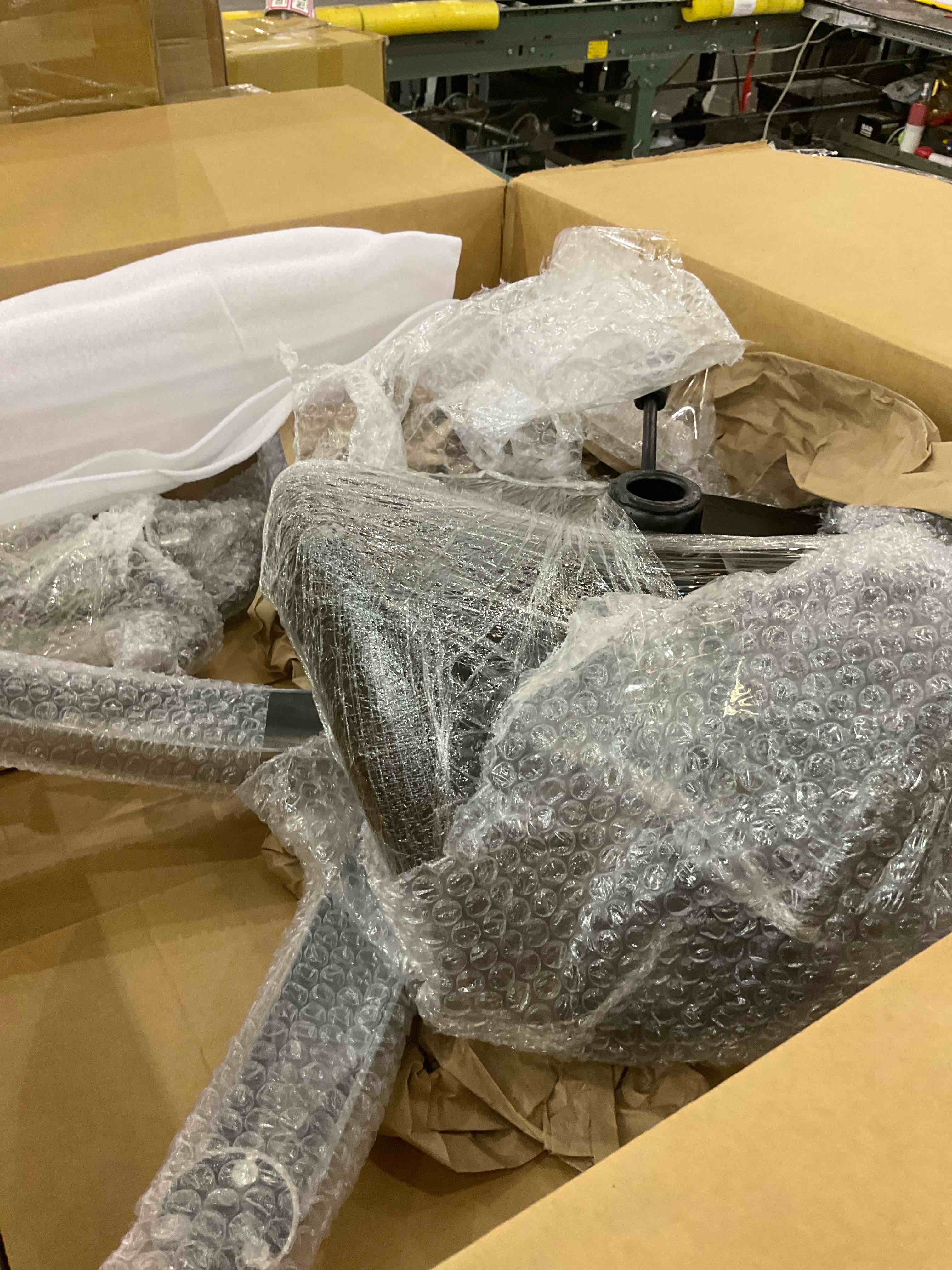 https://s3.amazonaws.com/lotting-images-prod/BargainHunt/EXS01380285_1718977901808.jpeg