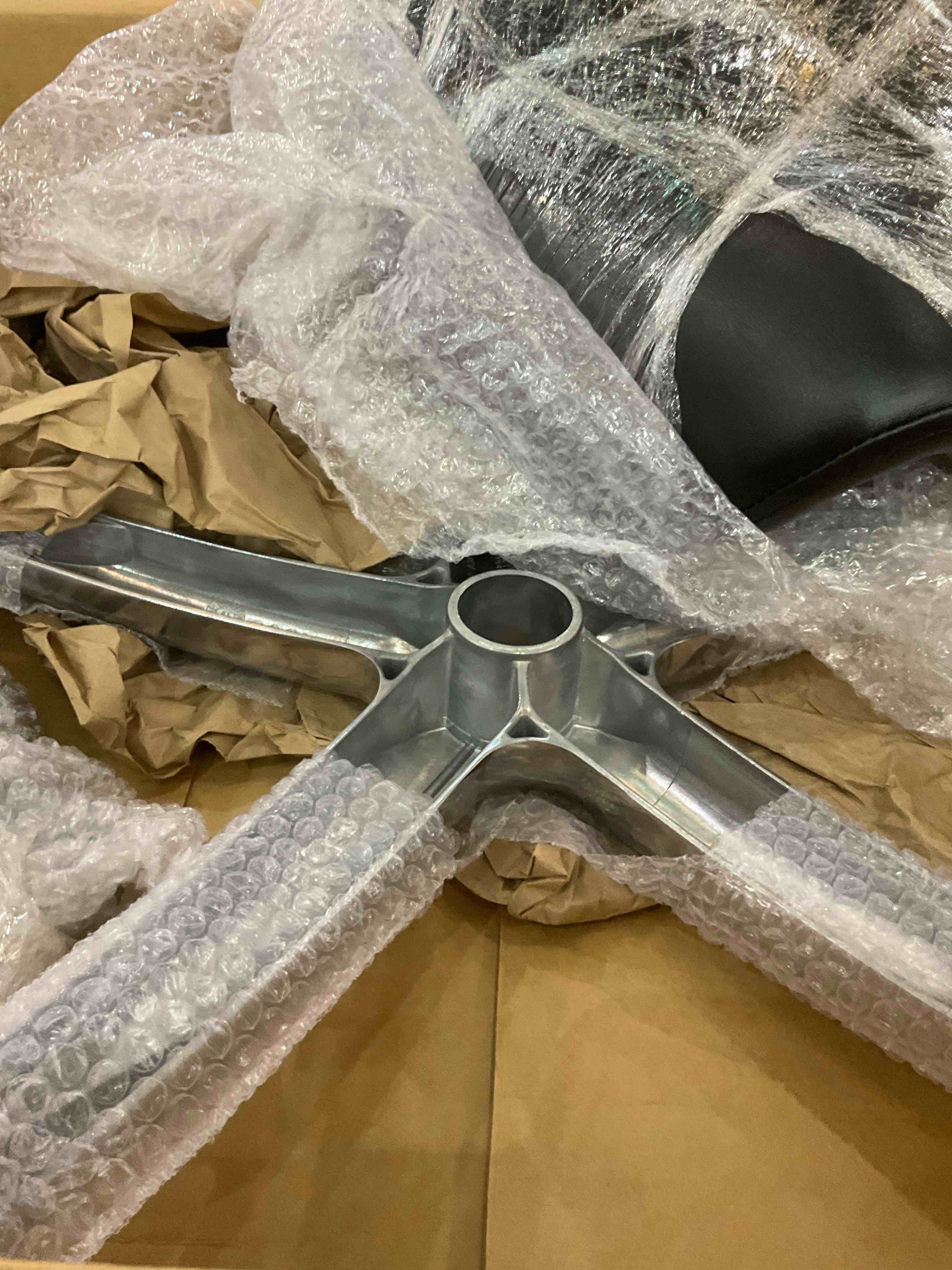 https://s3.amazonaws.com/lotting-images-prod/BargainHunt/EXS01380285_1718977915307.jpeg