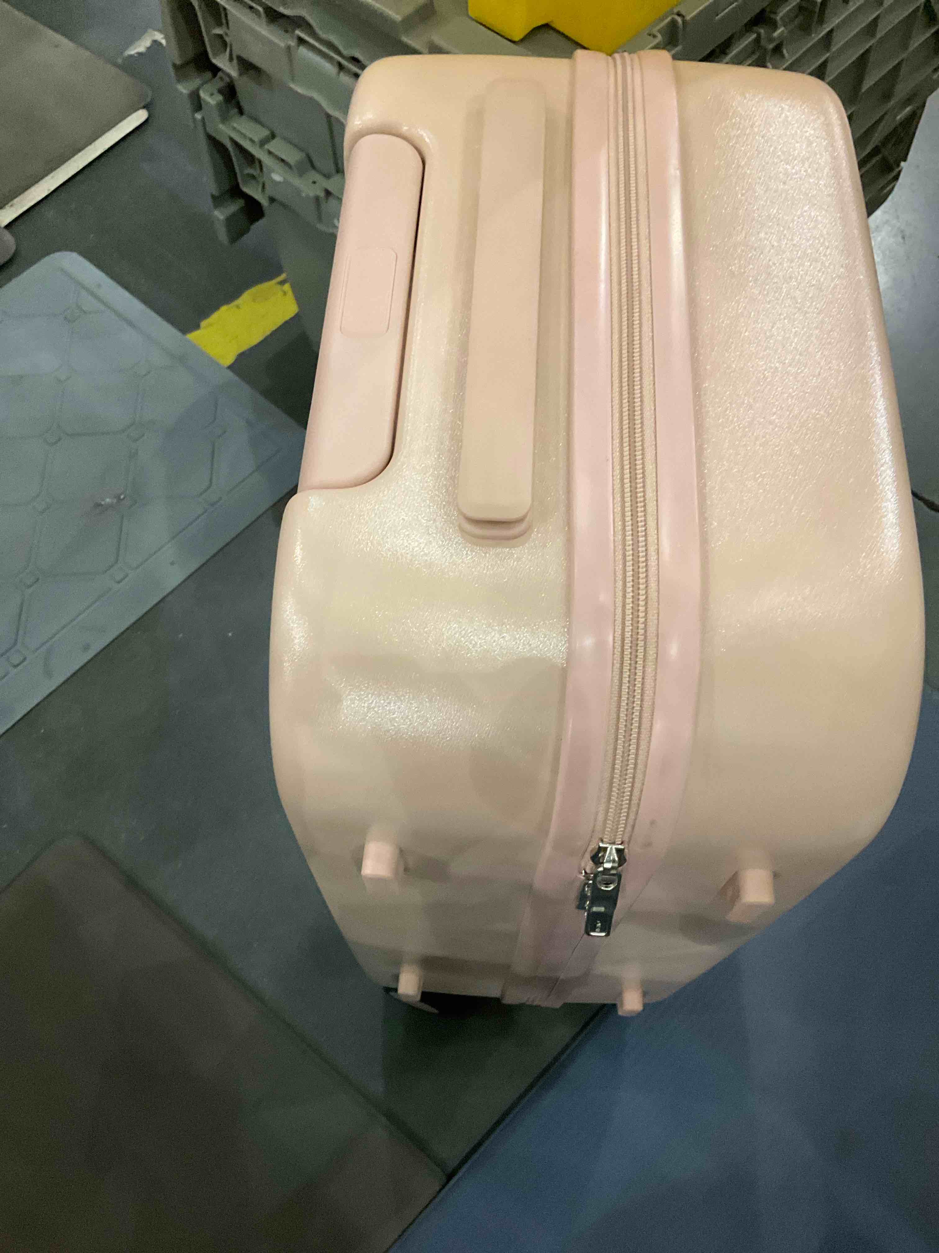 https://s3.amazonaws.com/lotting-images-prod/BargainHunt/EXS01380590_1718625780164.jpeg
