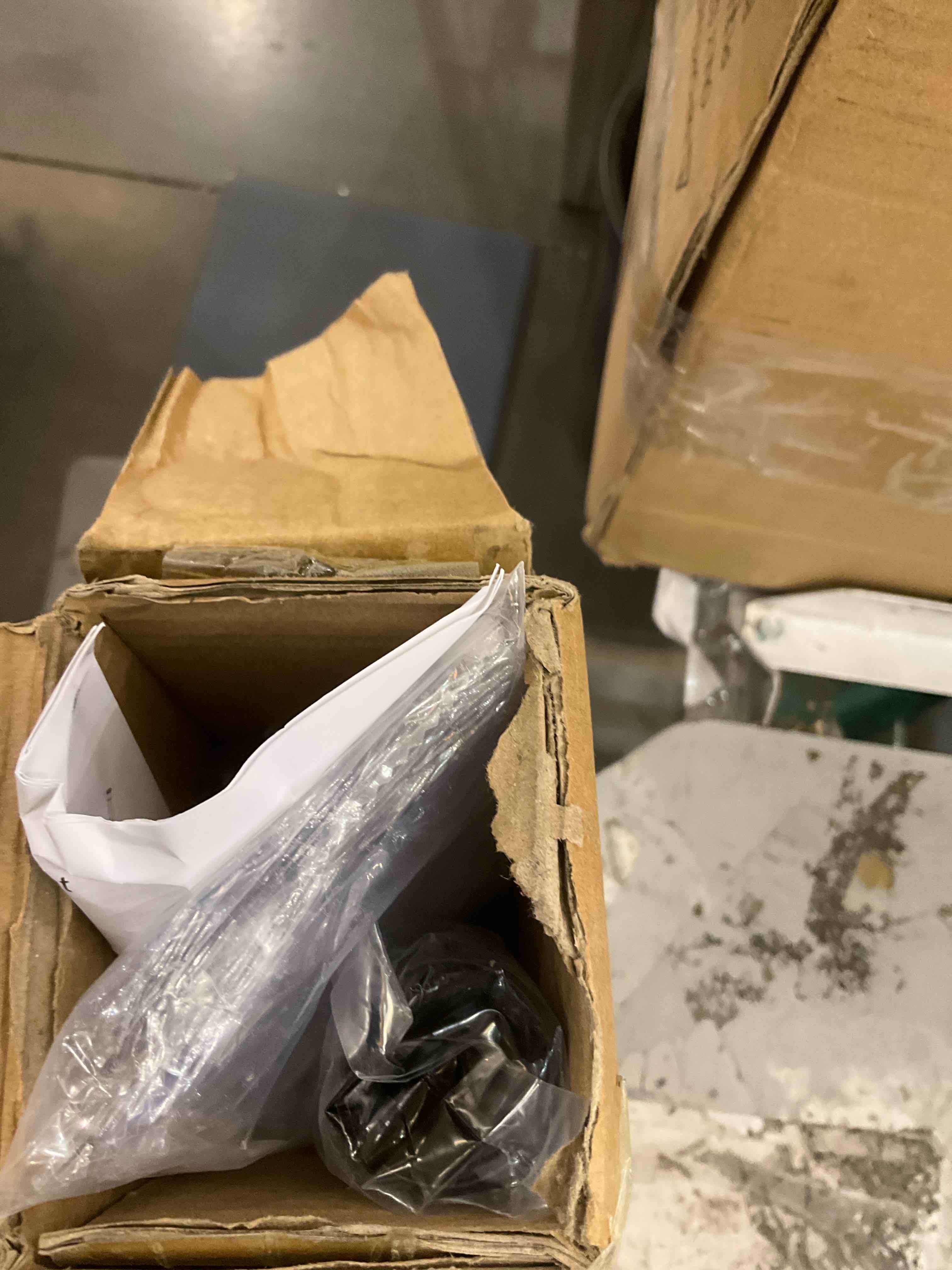 https://s3.amazonaws.com/lotting-images-prod/BargainHunt/EXS01380812_1718724055512.jpeg