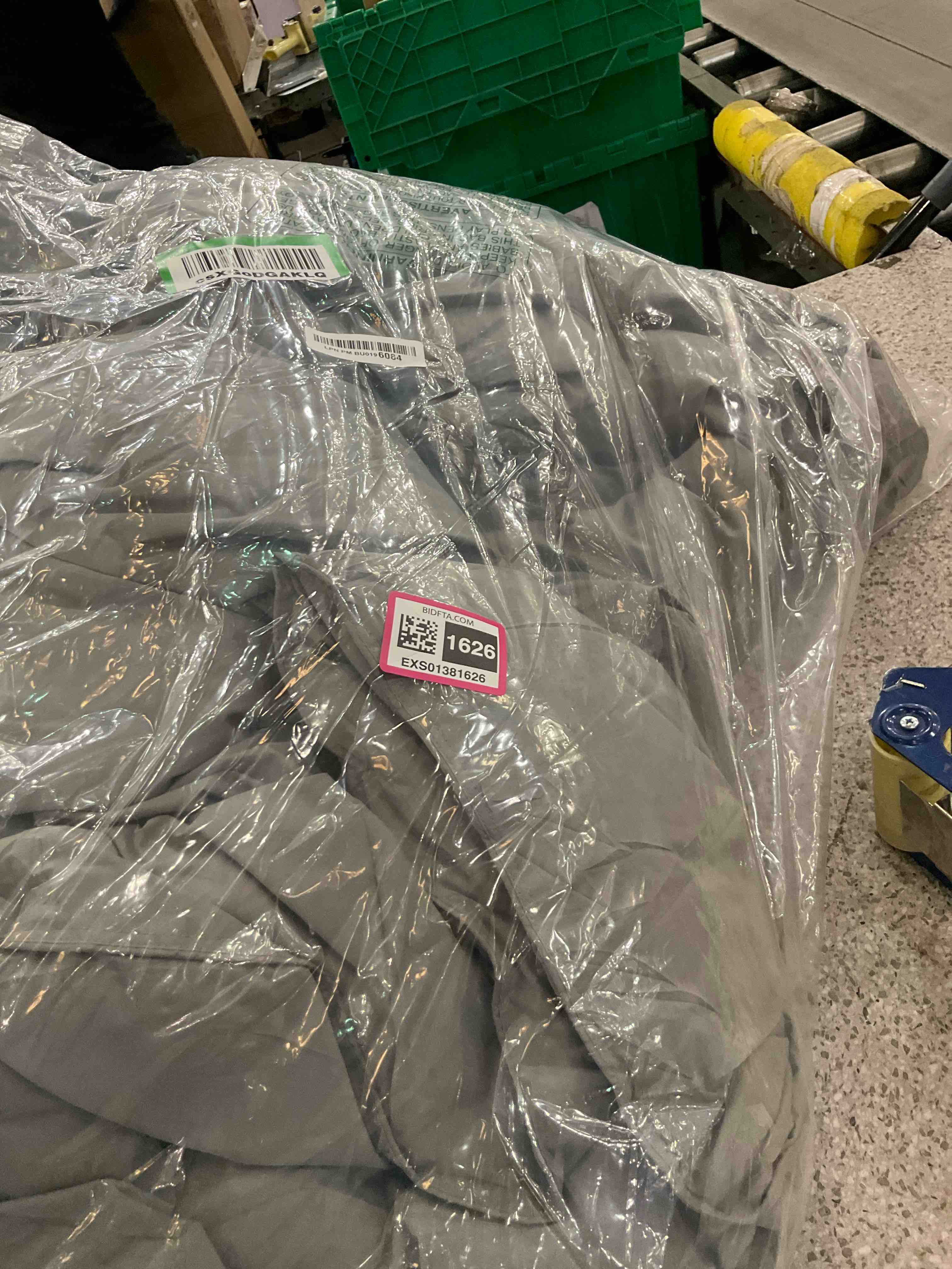 https://s3.amazonaws.com/lotting-images-prod/BargainHunt/EXS01381626_1718893977157.jpeg