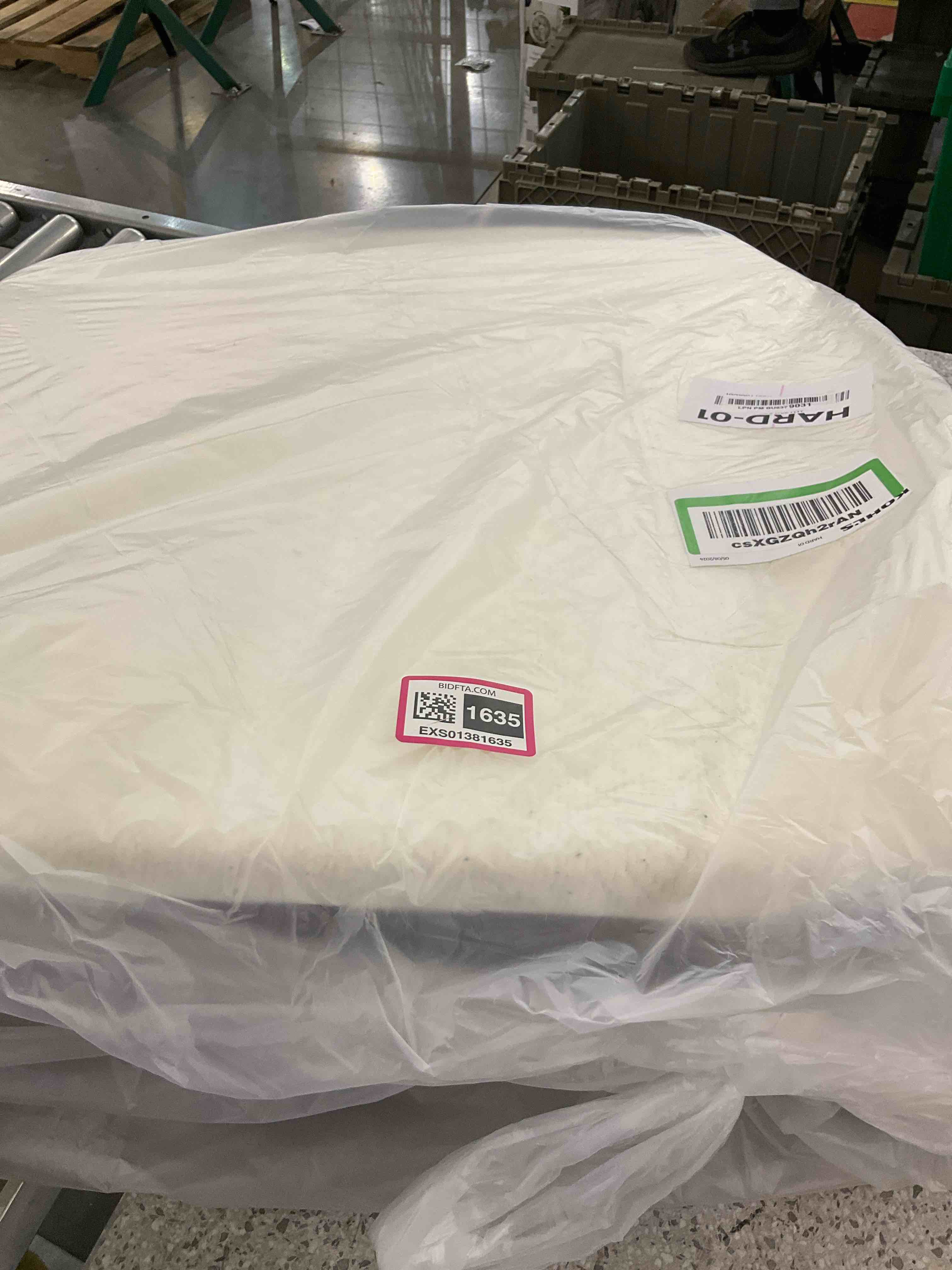 https://s3.amazonaws.com/lotting-images-prod/BargainHunt/EXS01381635_1718894587839.jpeg