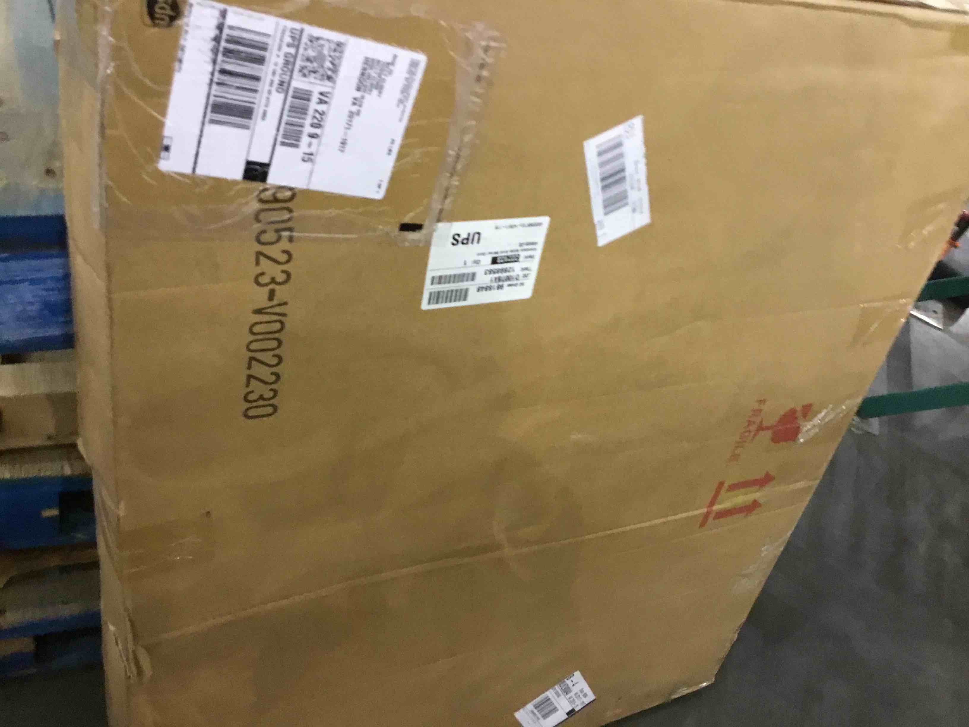 Kate and Laurel Arendahl Ornate Traditional Arch Mirror, 36 x 29, Gold, Decorative Baroque Style Arched Vintage Gold Mirror with Wide Frame and Ornamental Crown Gold 36x29