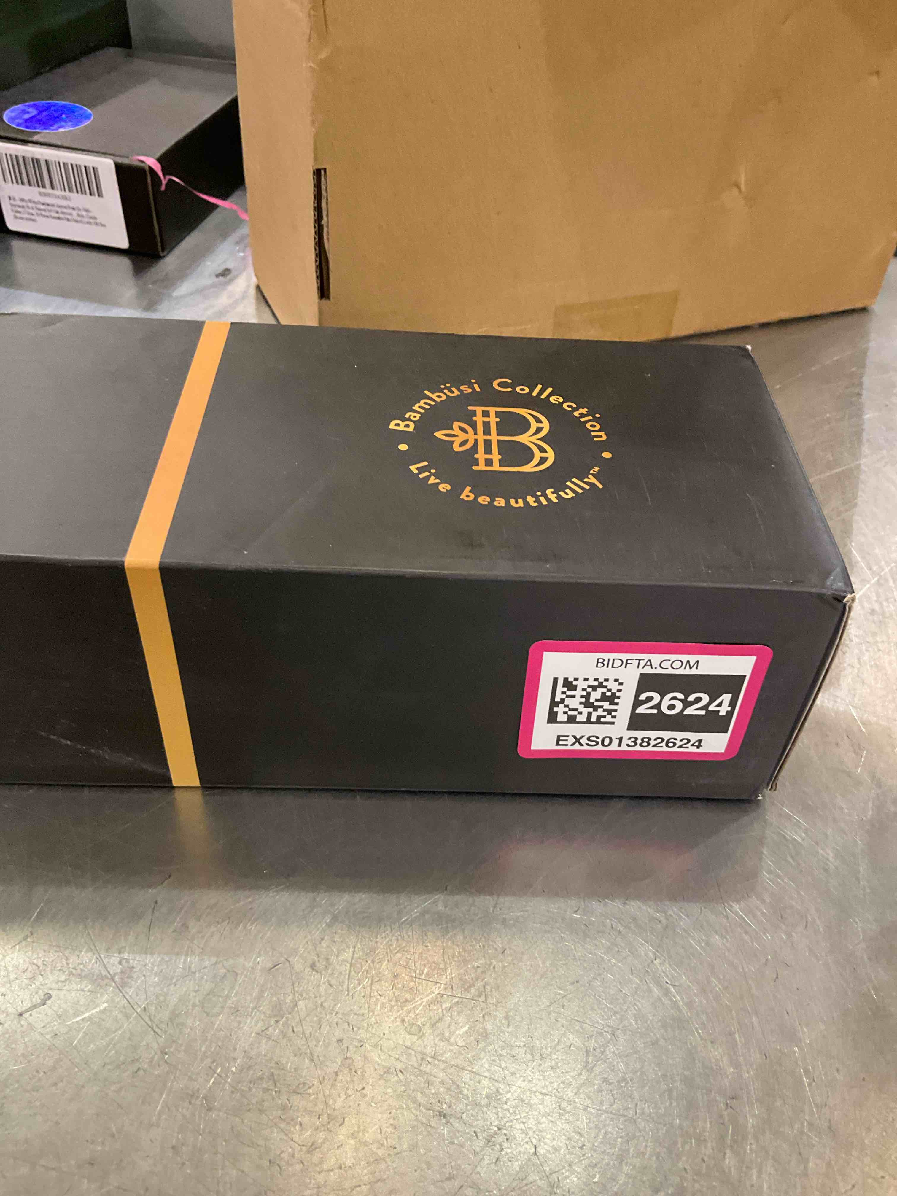 https://s3.amazonaws.com/lotting-images-prod/BargainHunt/EXS01382624_1718377435561.jpeg
