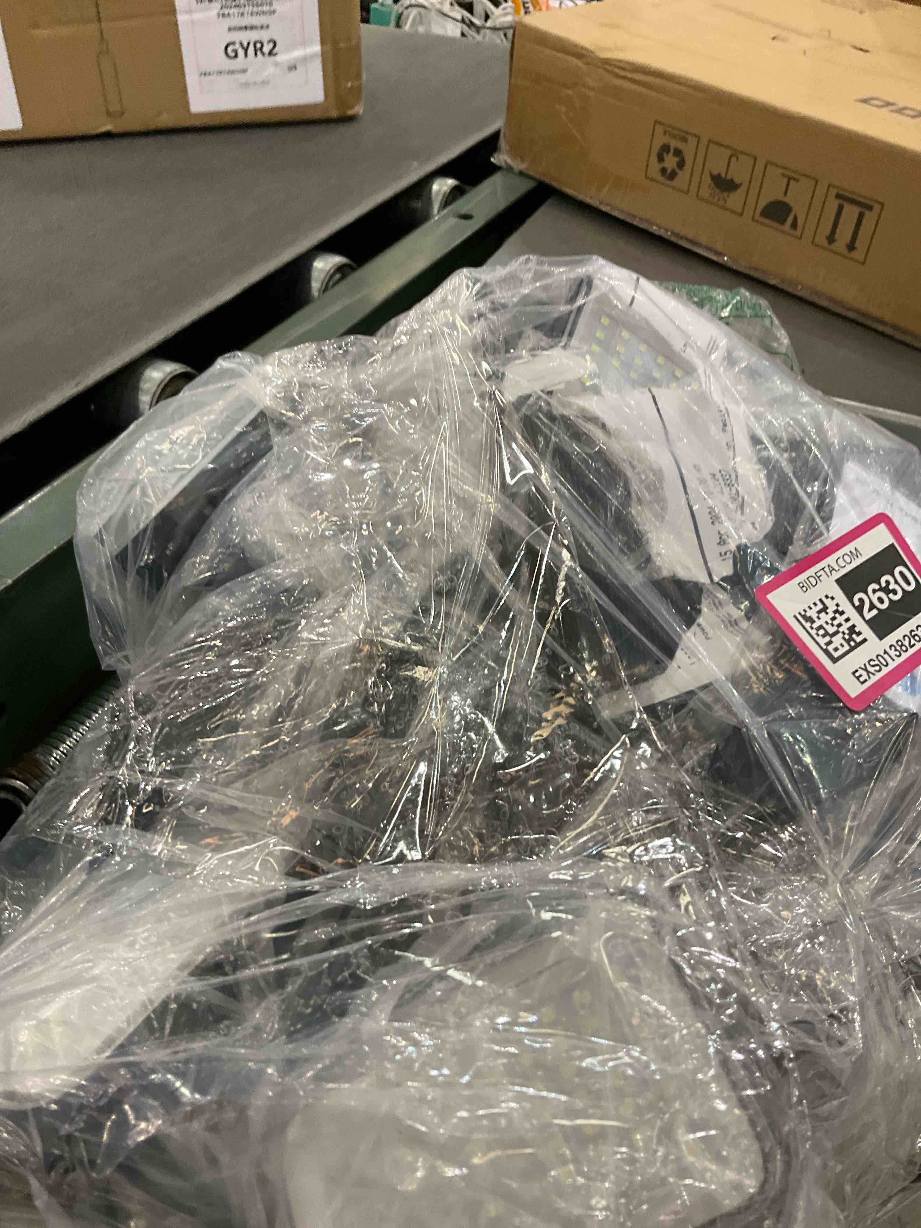 https://s3.amazonaws.com/lotting-images-prod/BargainHunt/EXS01382630_1718377054348.jpeg