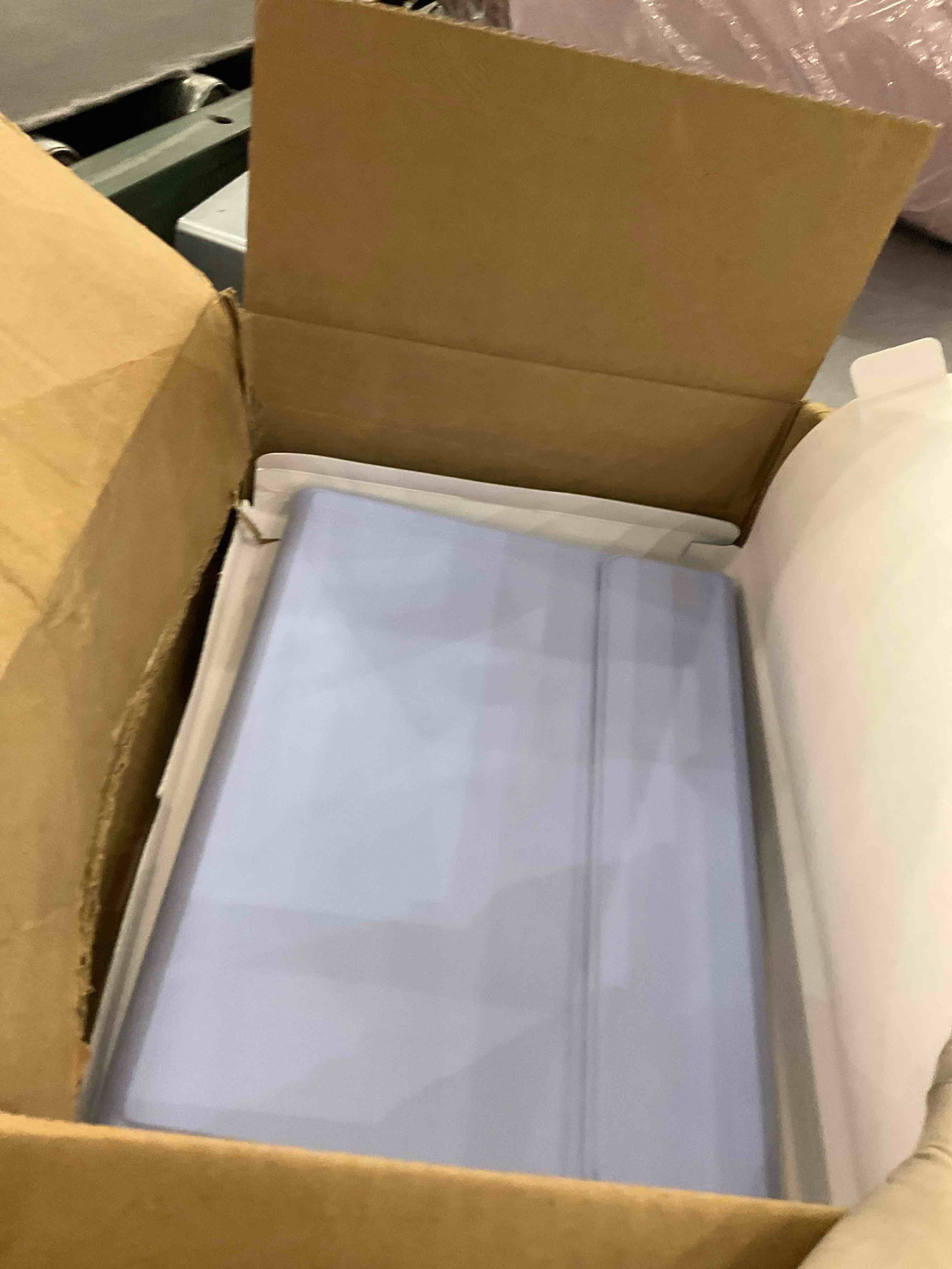 https://s3.amazonaws.com/lotting-images-prod/BargainHunt/EXS01382765_1718632698854.jpeg