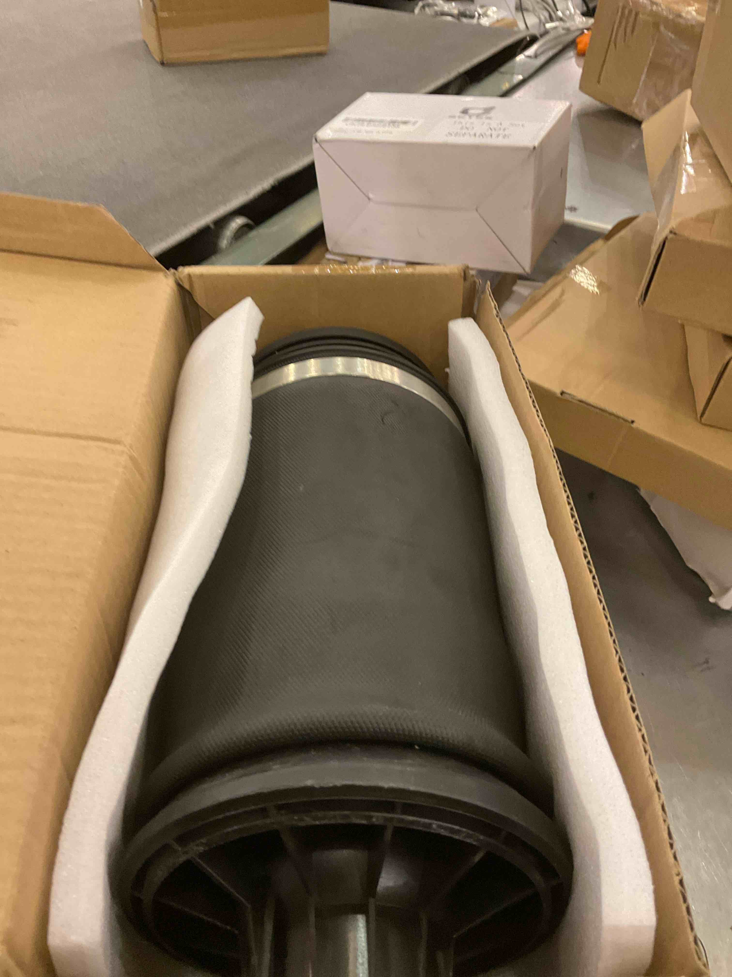 https://s3.amazonaws.com/lotting-images-prod/BargainHunt/EXS01382879_1718894230584.jpeg